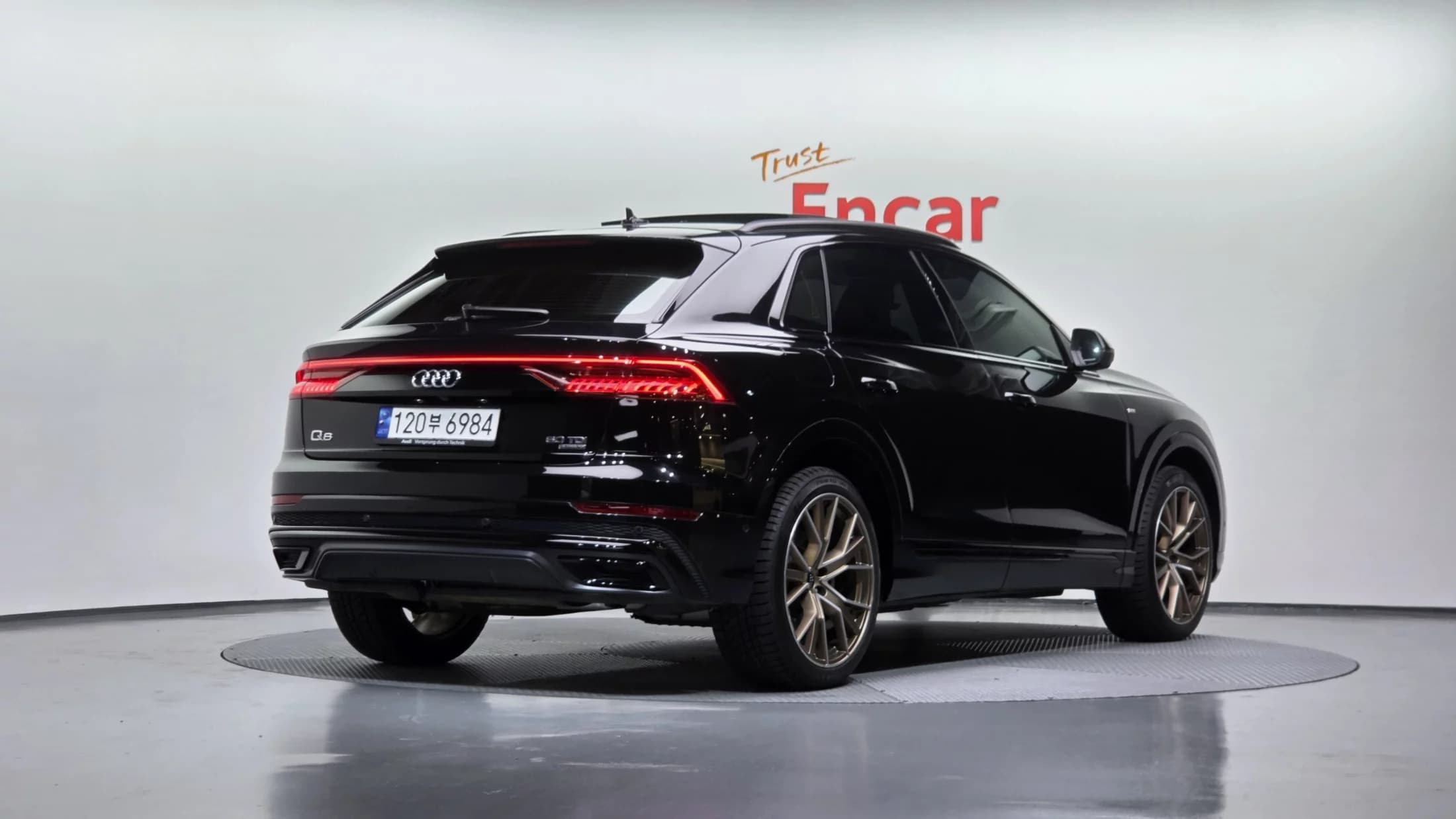 Audi Q8 50 TDI Quattro Exclusive, 2023 г. 41372 км. — фото 2