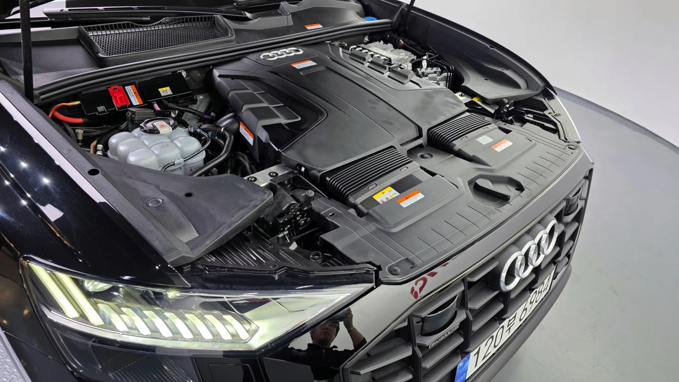 Audi Q8 50 TDI Quattro Exclusive, 2023 г. 41372 км. — фото 6