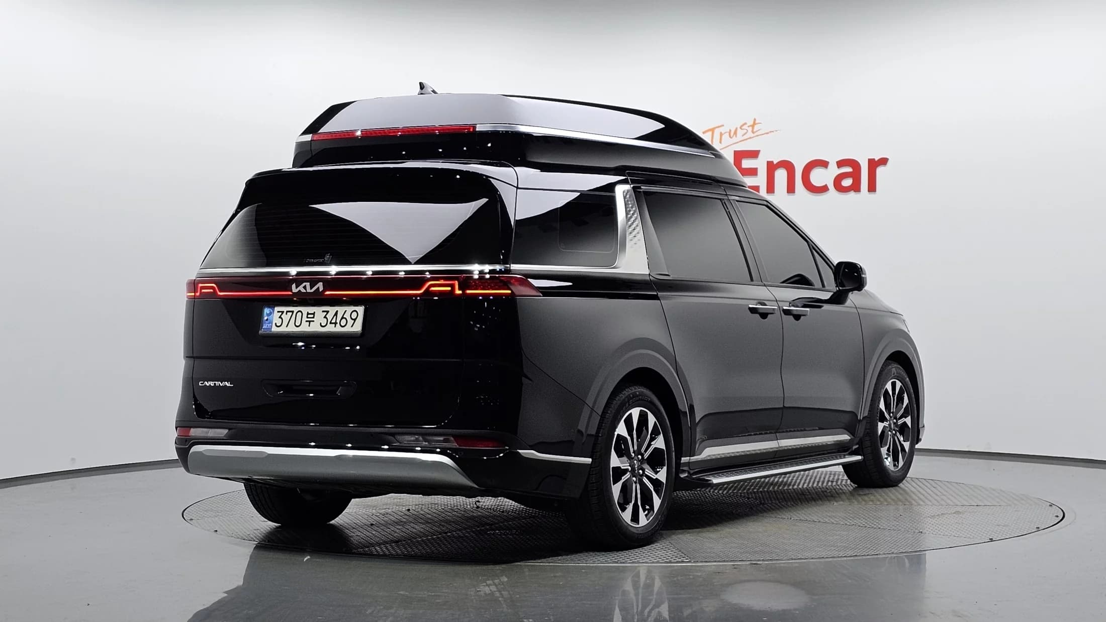 Kia Carnival 9-Seater Hi-Limousine Signature, 2021 г. 47816 км. — фото 2