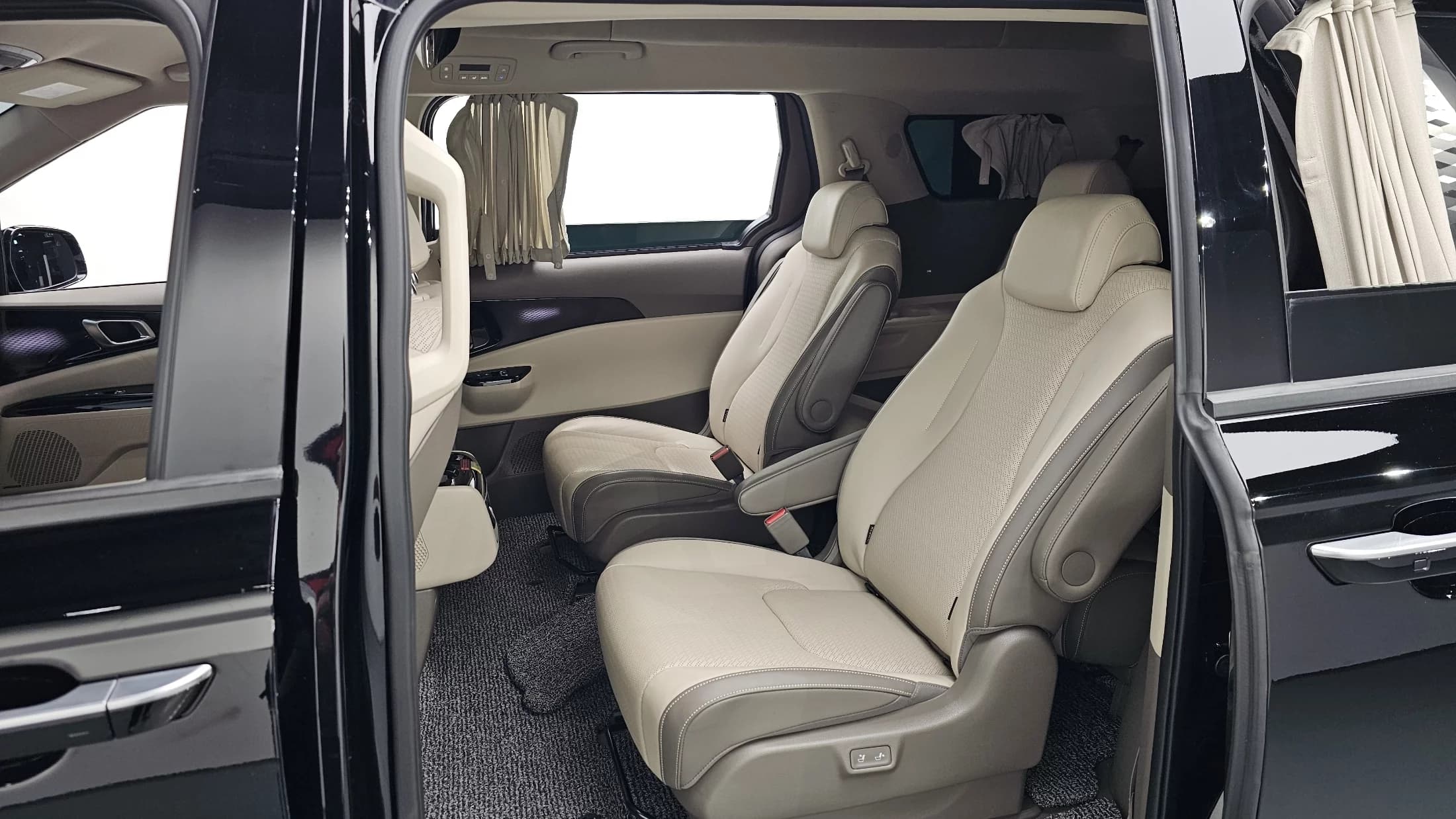 Kia Carnival 9-Seater Hi-Limousine Signature, 2021 г. 47816 км. — фото 11