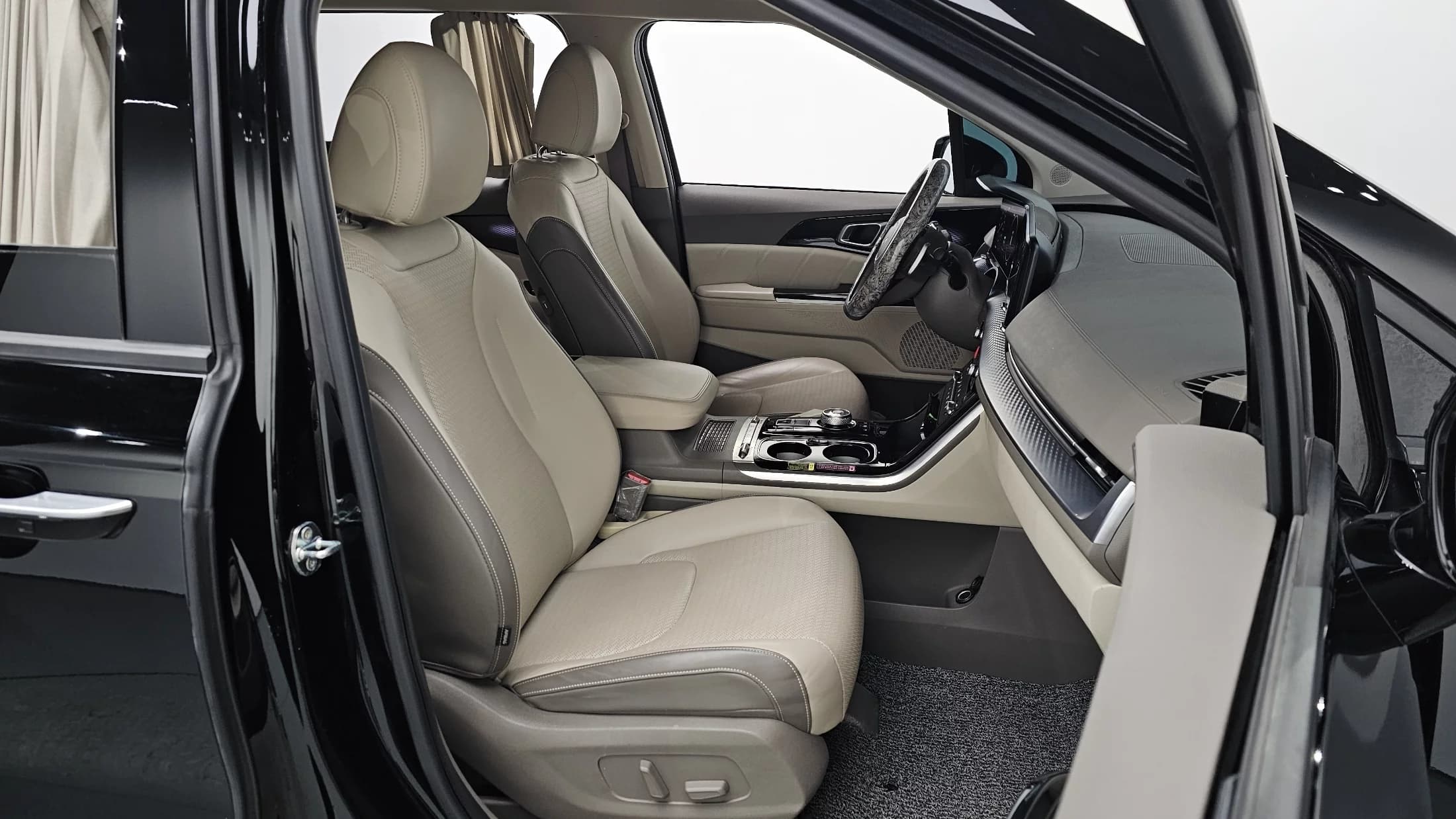 Kia Carnival 9-Seater Hi-Limousine Signature, 2021 г. 47816 км. — фото 12