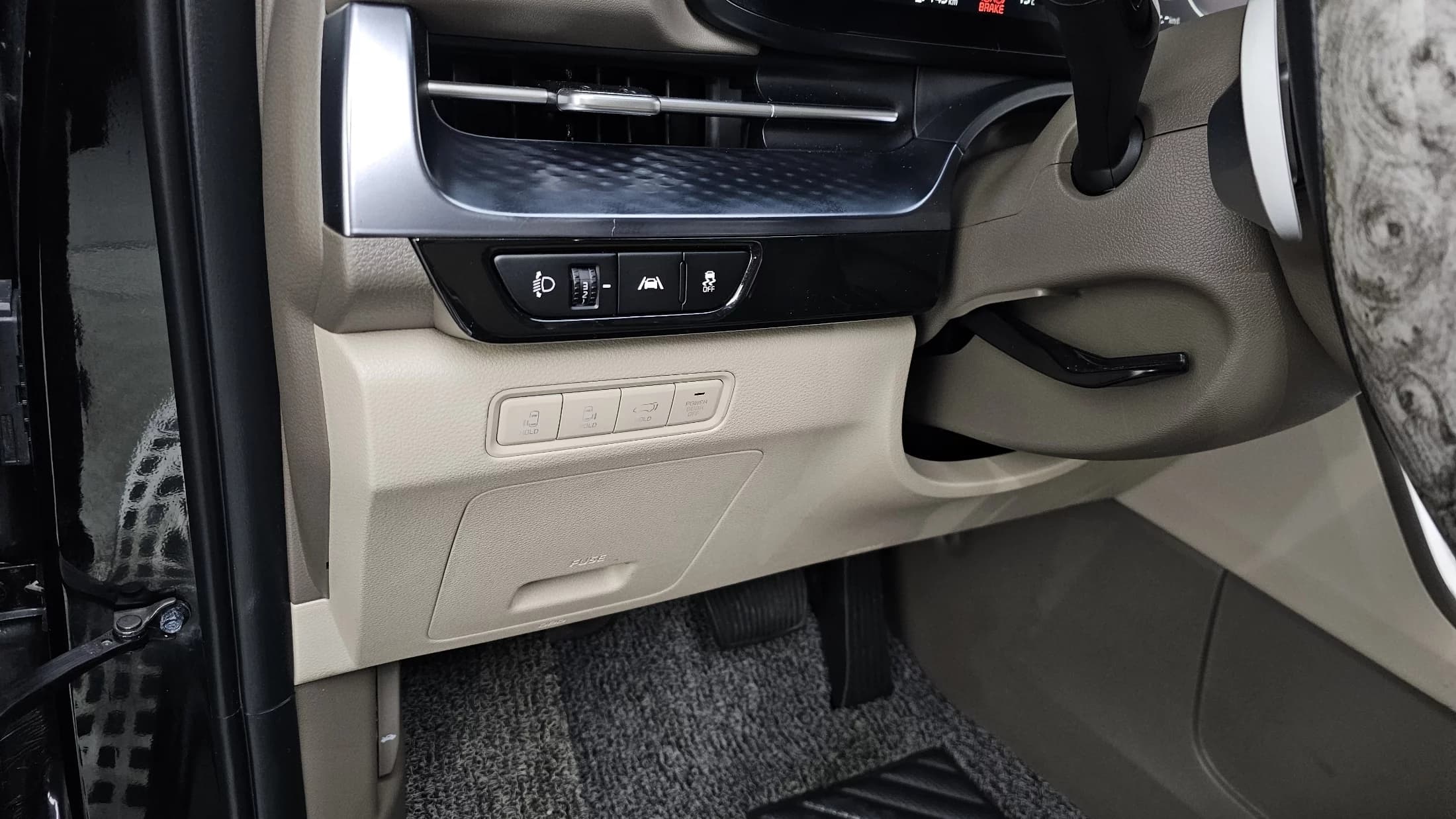 Kia Carnival 9-Seater Hi-Limousine Signature, 2021 г. 47816 км. — фото 17