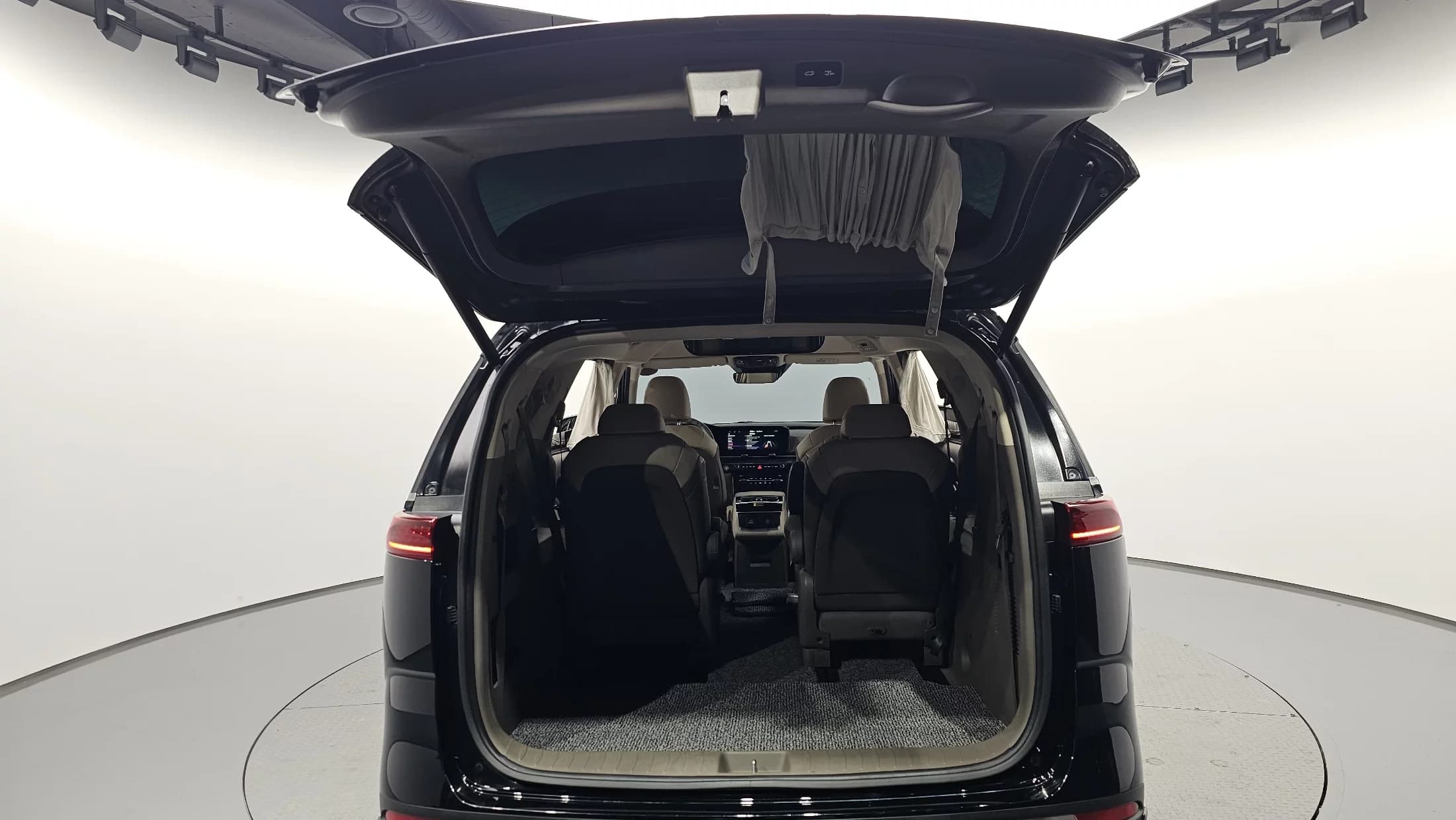 Kia Carnival 9-Seater Hi-Limousine Signature, 2021 г. 47816 км. — фото 20