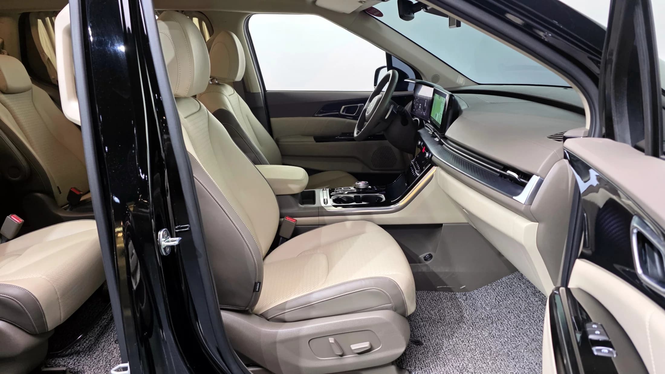 Kia Carnival Gasoline 9-Seater Hi-Limousine Signature, 2022 г. 10680 км. — фото 11