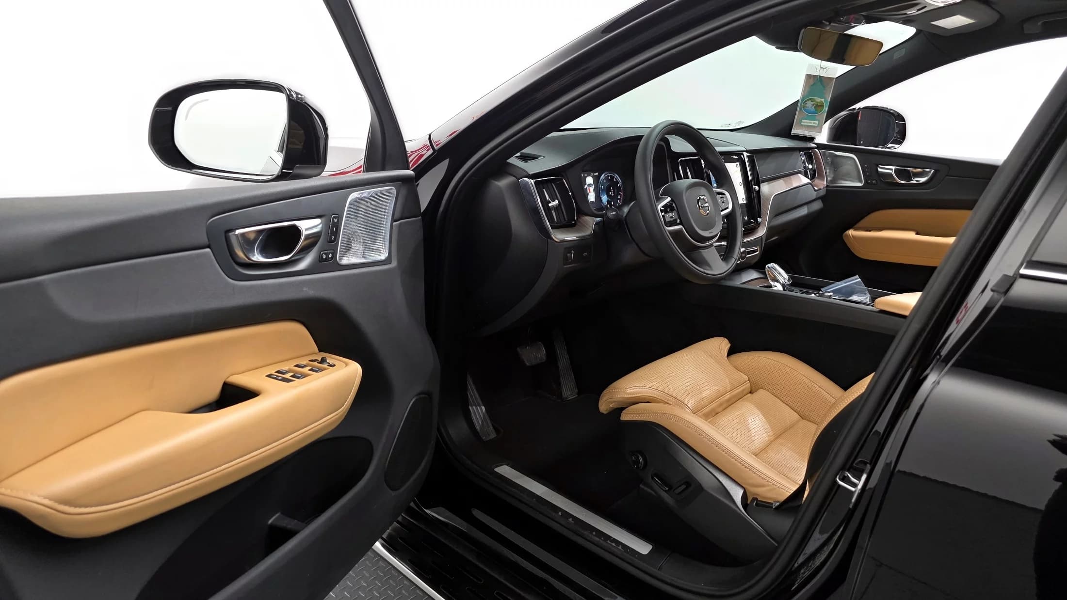 Volvo XC60 B5 Inscription, 2021 г. 55886 км. — фото 10