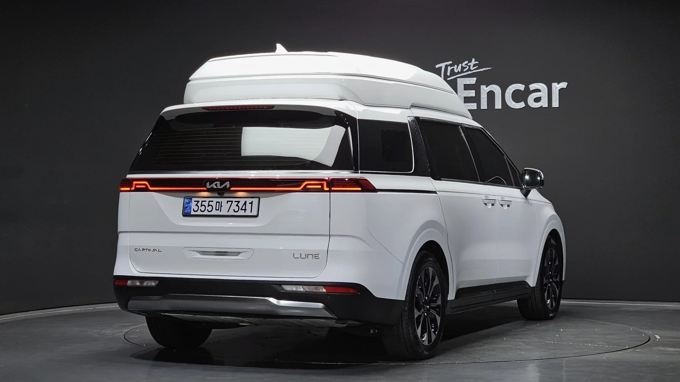 Kia Carnival 9-Seater Hi-Limousine(Special Vehicle), 2022 г. 51506 км. — фото 2