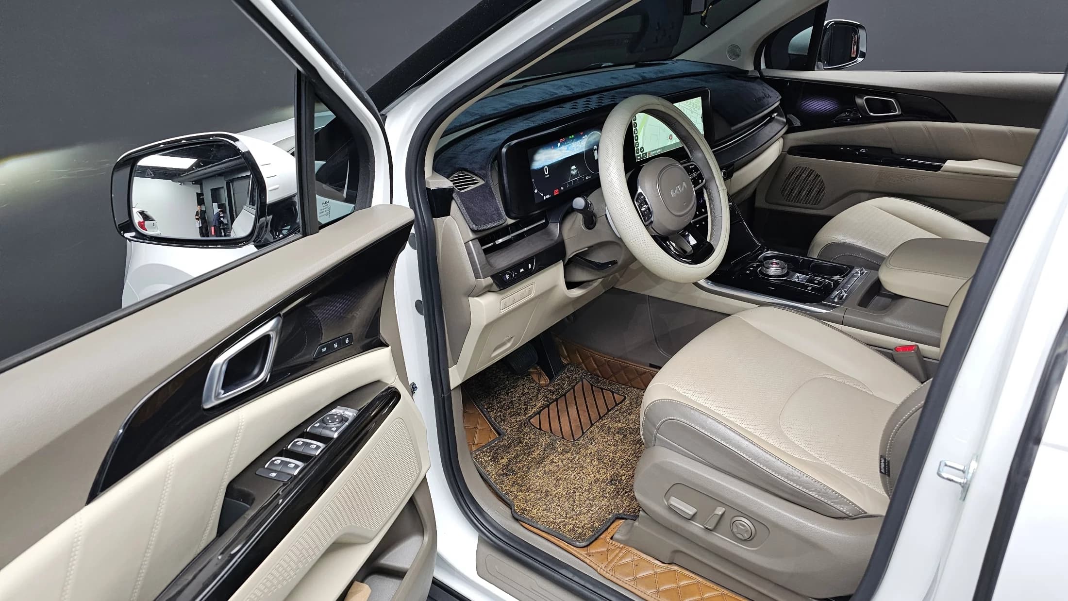 Kia Carnival 9-Seater Hi-Limousine(Special Vehicle), 2022 г. 51506 км. — фото 12