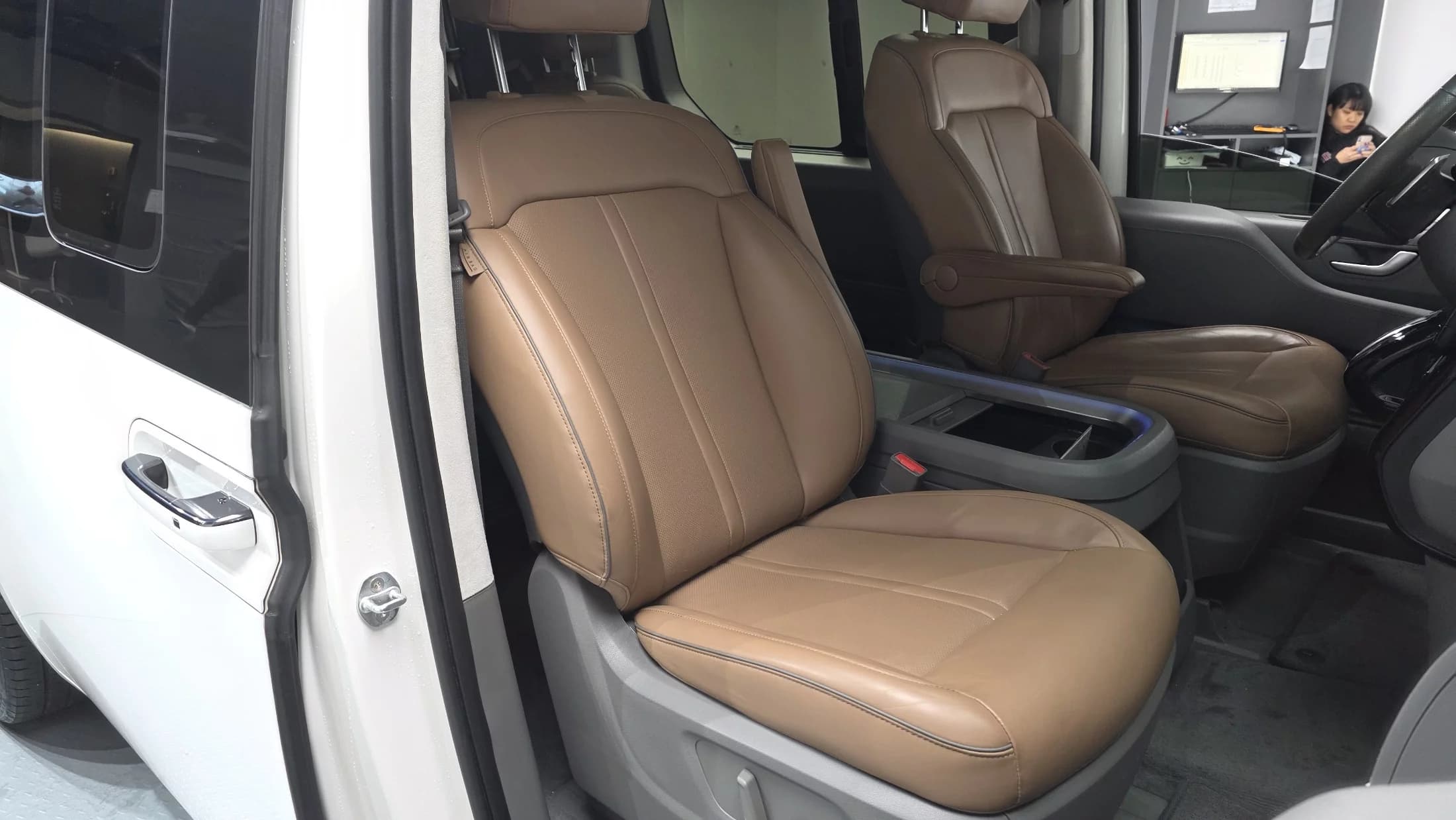 Hyundai Staria Lounge 9-Seater Inspiration, 2021 г. 108389 км. — фото 10