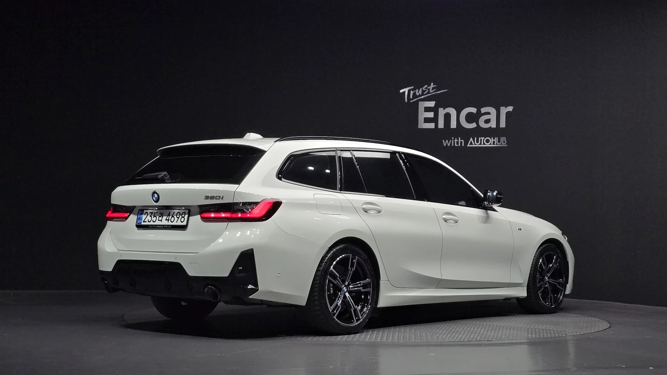 BMW 3-Series 320i Touring M Sports, 2024 г. 22398 км. — фото 2