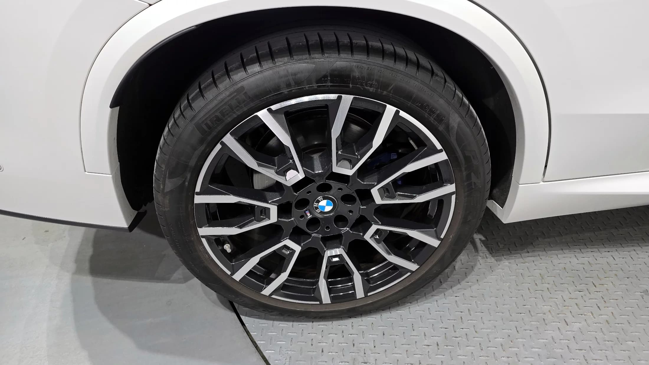 BMW X5 xDrive 40i M Sport, 2023 г. 28811 км. — фото 5