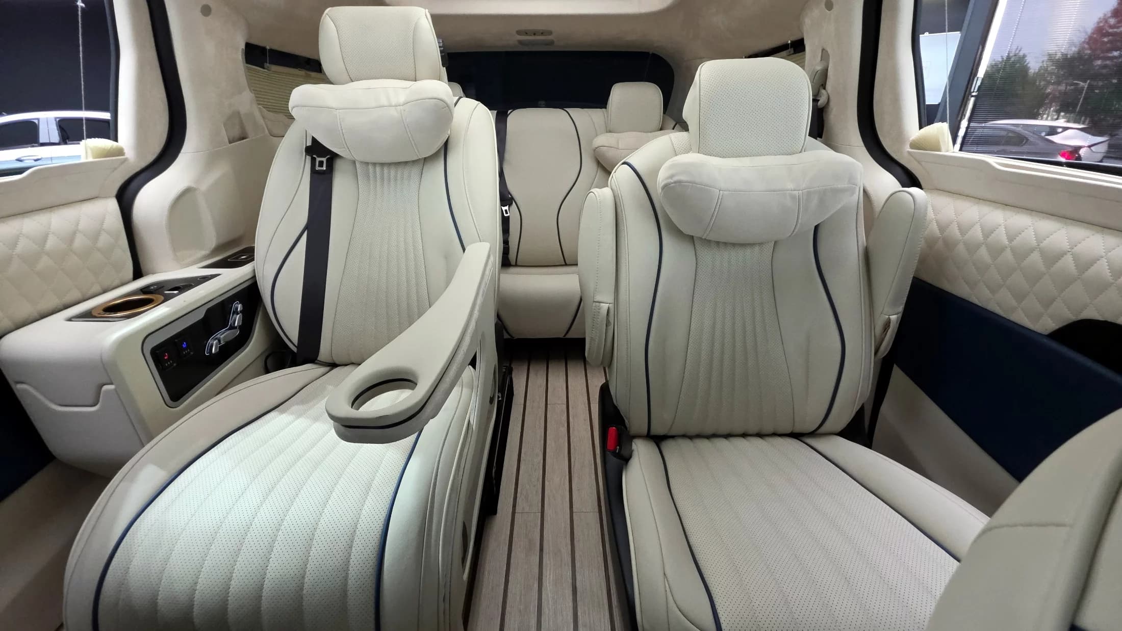 Kia Carnival Gasoline 9-seater Limousine(Special vehicle), 2023 г. 40410 км. — фото 23