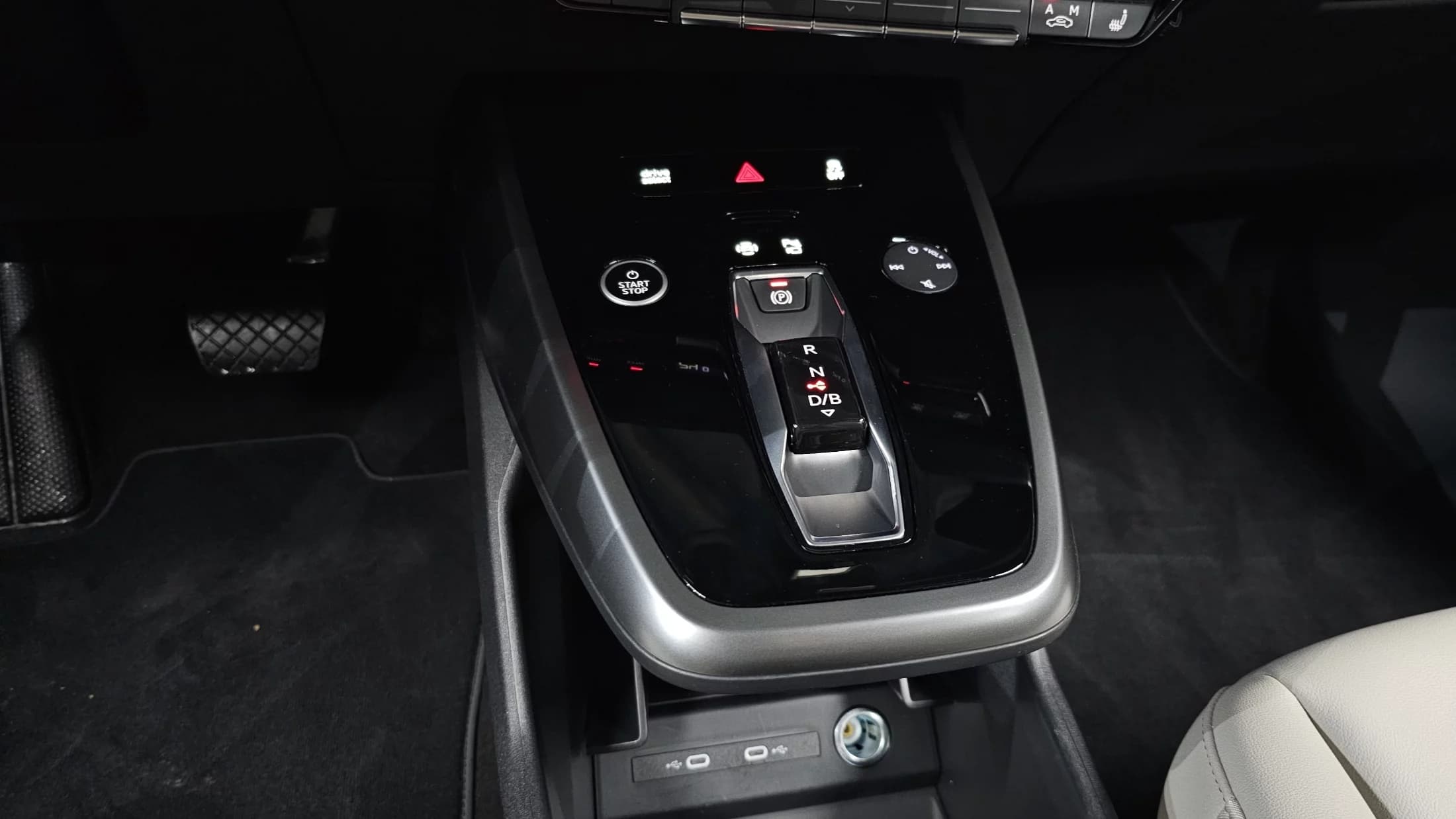Audi Q4 e-tron 45 Premium, электромобиль, 2025 г. 14378 км. — фото 9