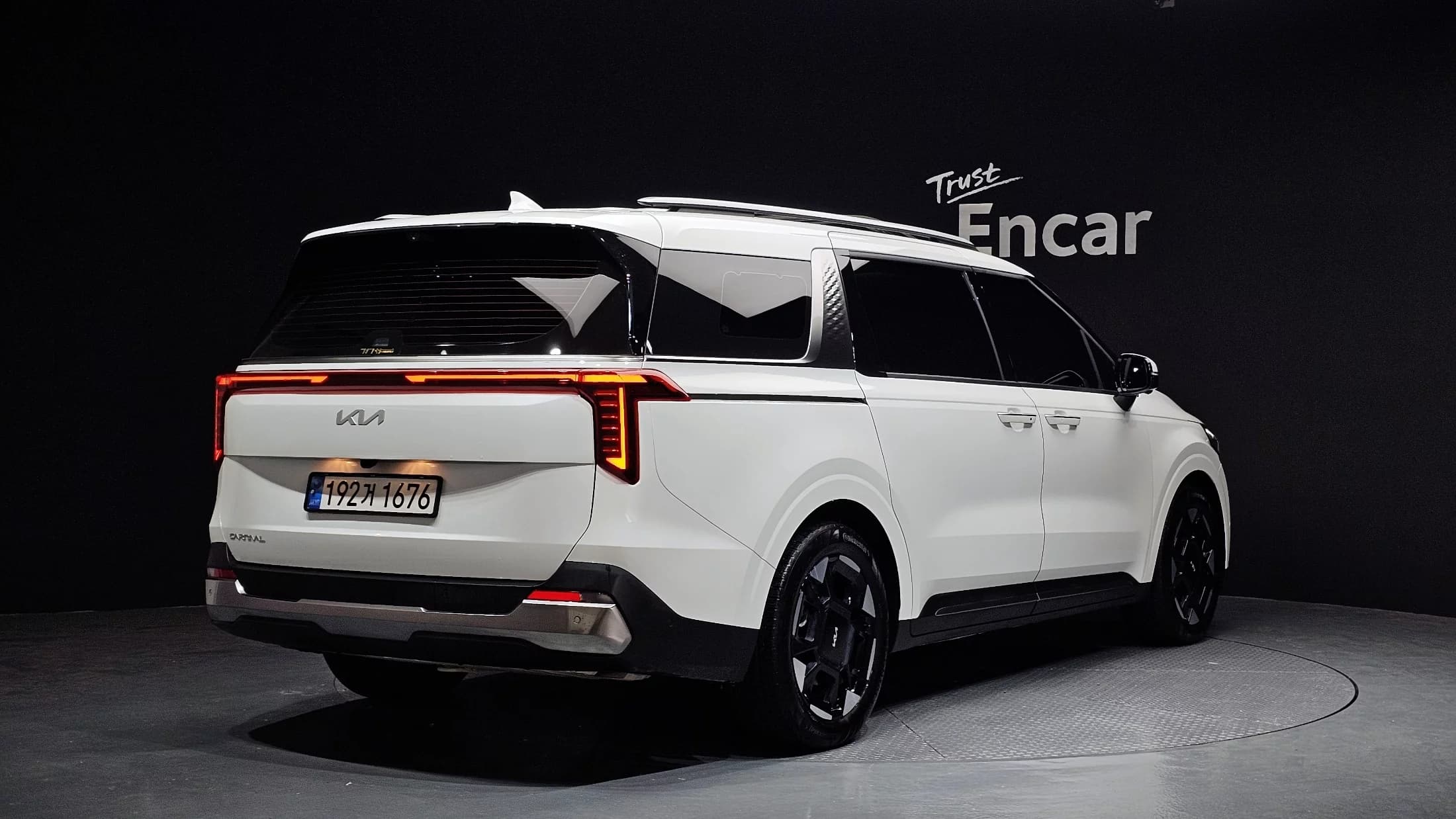 Kia Carnival Gasoline 9-Seater Signature, 2023 г. 30778 км. — фото 2