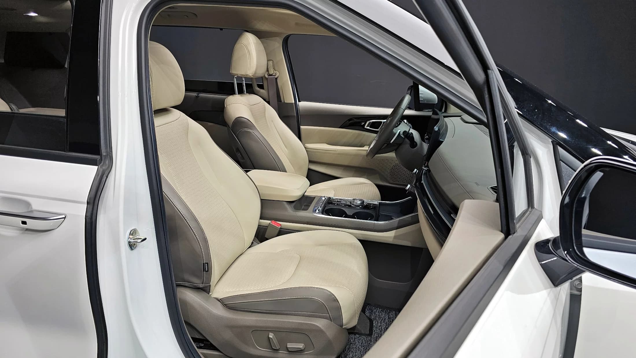 Kia Carnival Gasoline 9-Seater Signature, 2023 г. 30778 км. — фото 12