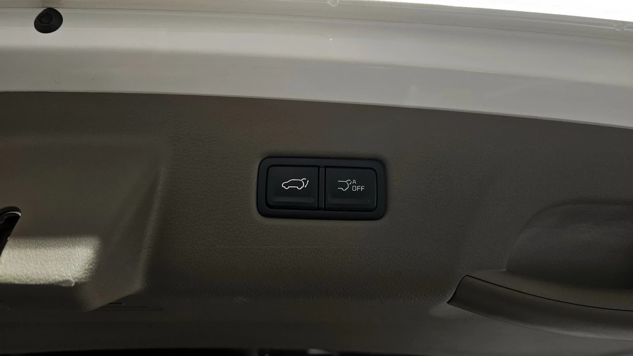 Kia Carnival Gasoline 9-Seater Signature, 2023 г. 30778 км. — фото 19