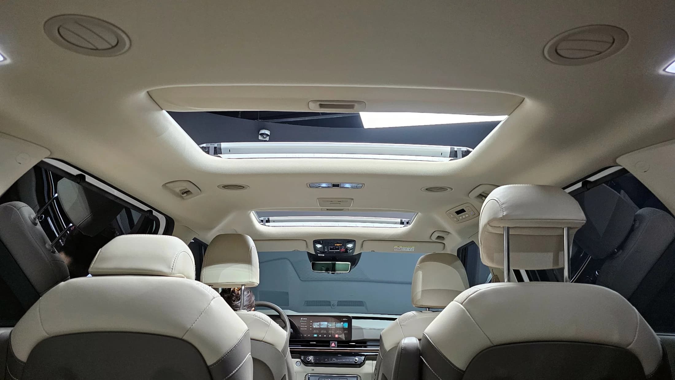 Kia Carnival Gasoline 9-Seater Signature, 2023 г. 30778 км. — фото 20