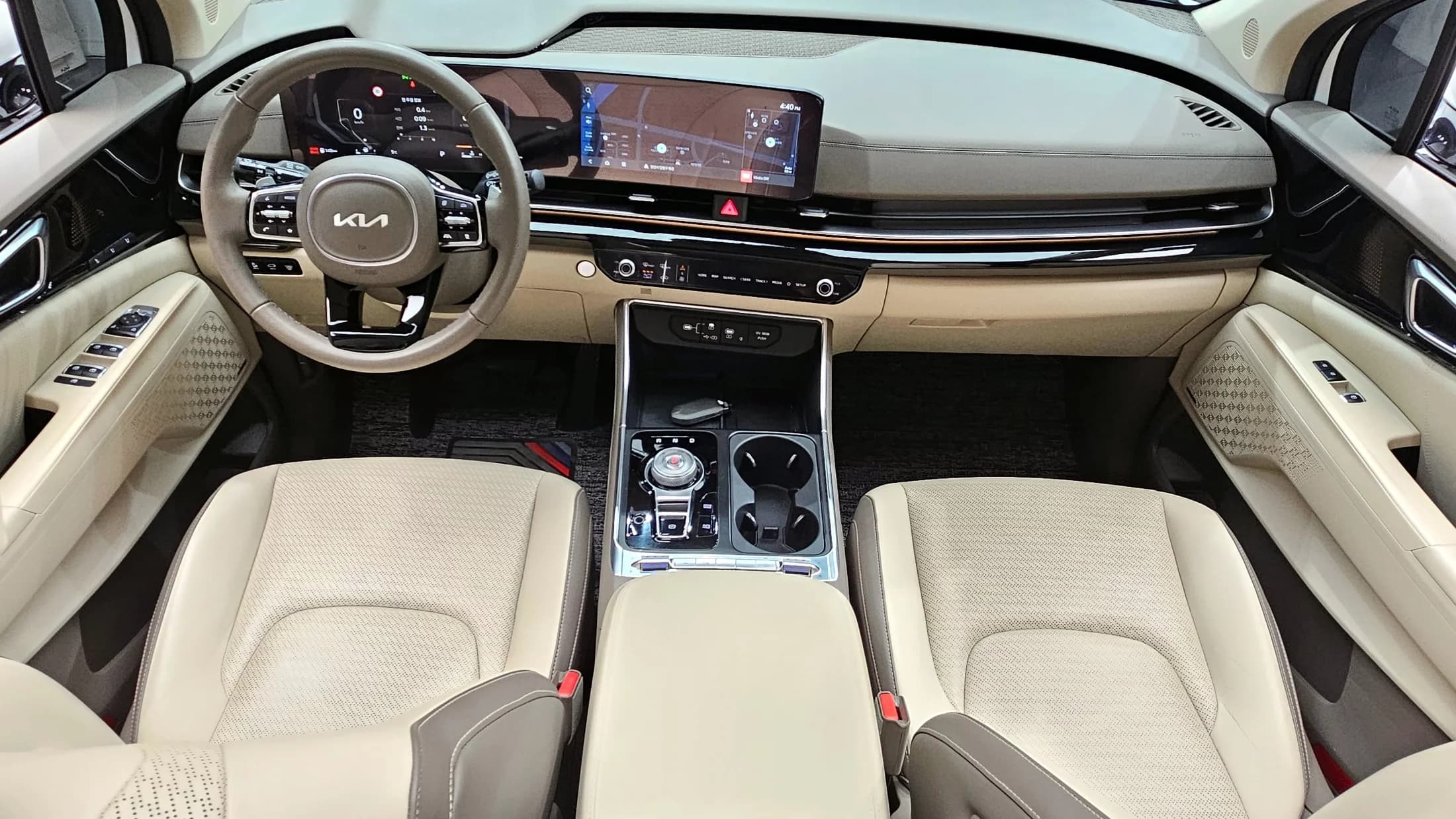 Kia Carnival Gasoline 9-Seater Signature, 2023 г. 30778 км. — фото 7