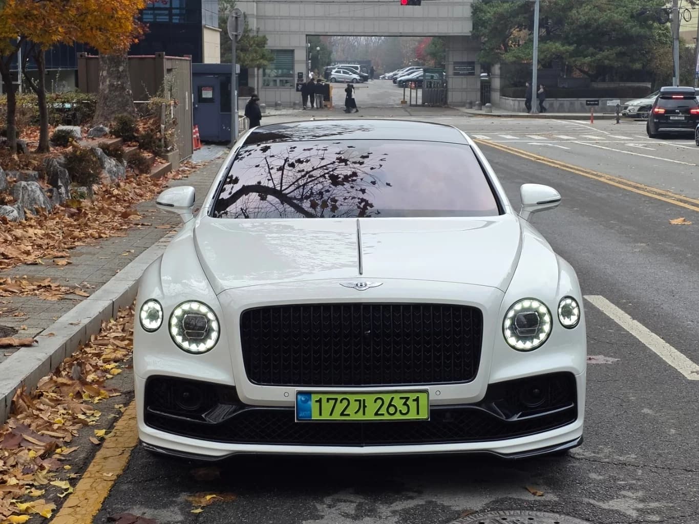 Bentley Flying Spur 4.0 S, 2023 г. 12129 км. — фото 2