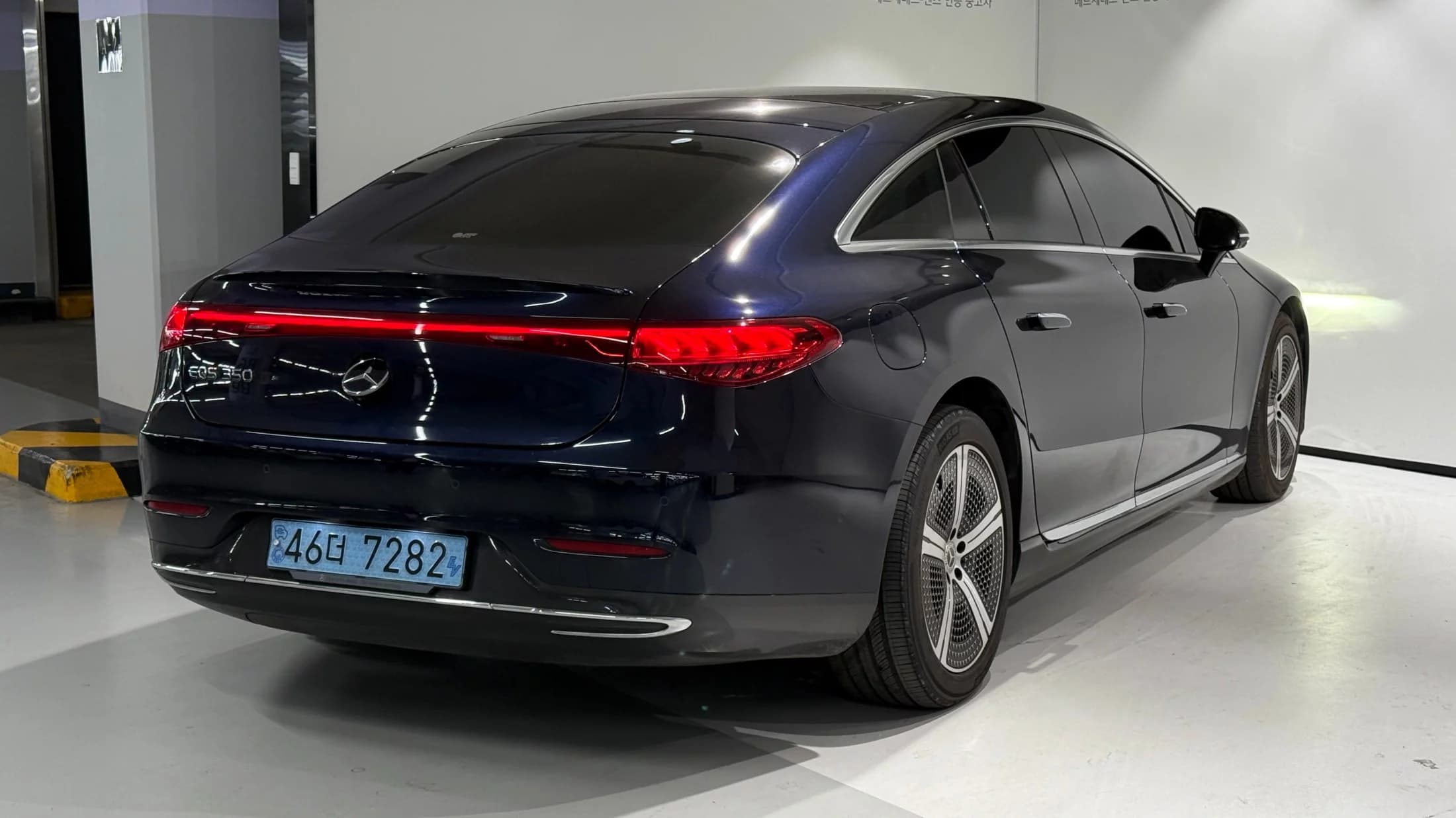 Mercedes-Benz EQS EQS350, электромобиль, 2022 г. 52743 км. — фото 4