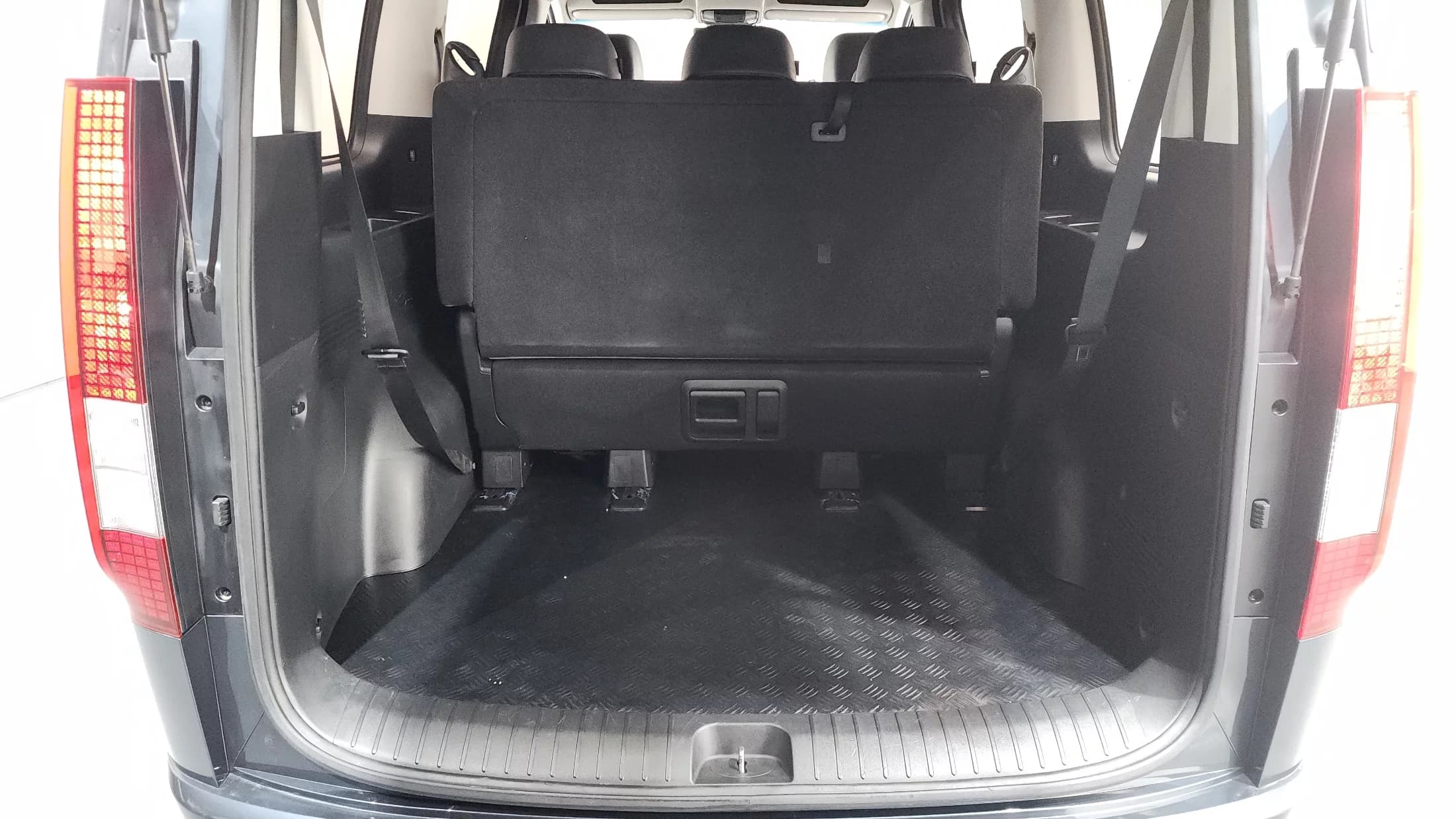 Hyundai Staria Tourer 9-Seater Modern, 2021 г. 91563 км. — фото 20
