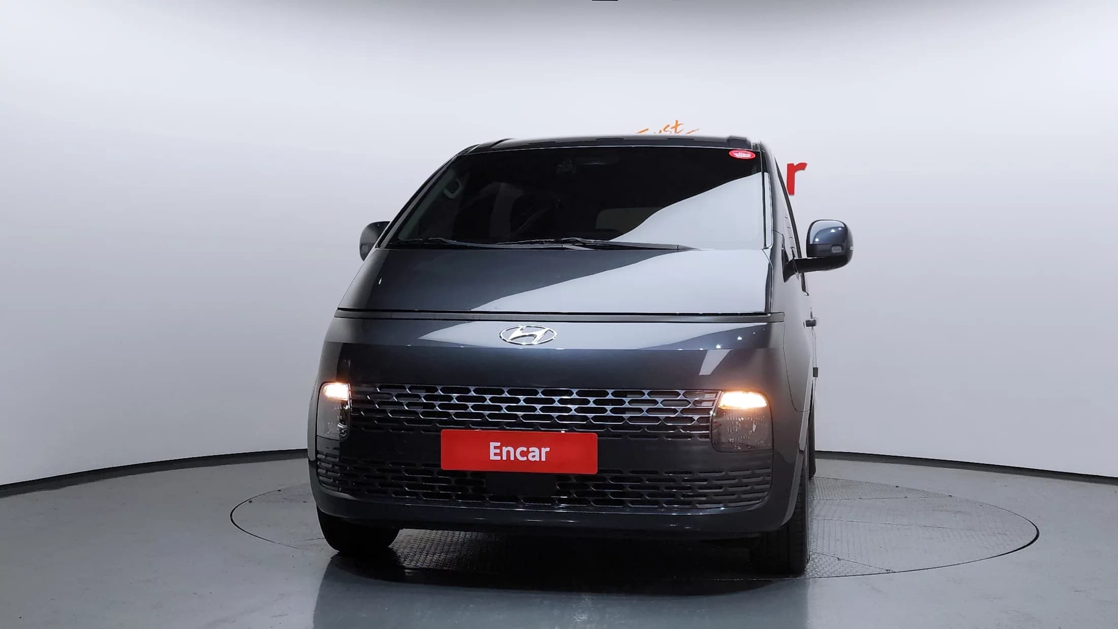 Hyundai Staria Tourer 9-Seater Modern, 2021 г. 91563 км. — фото 3