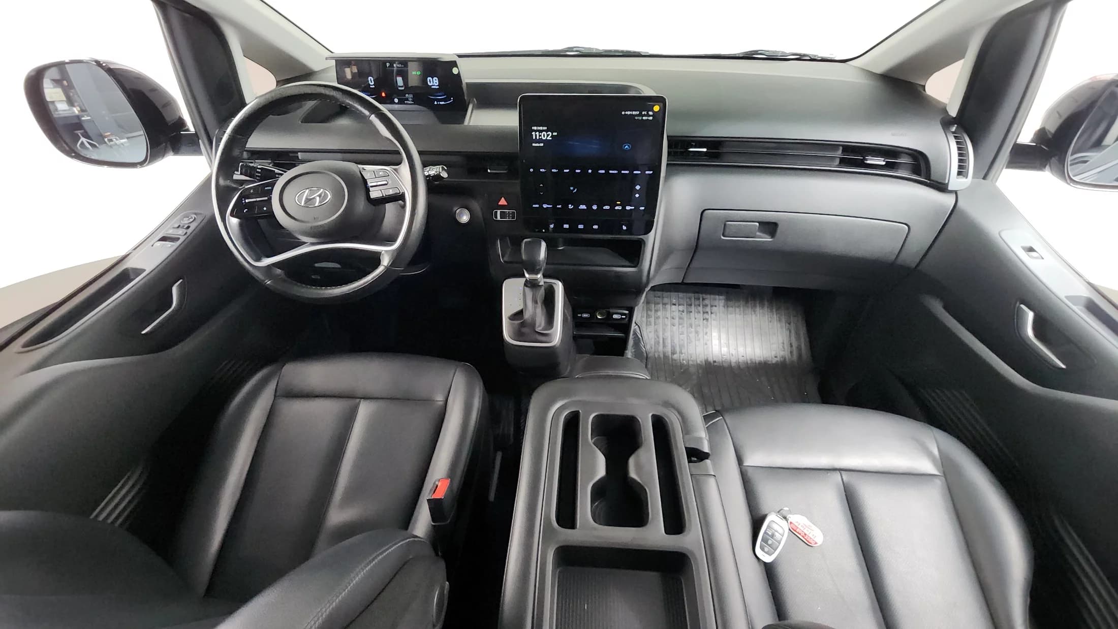 Hyundai Staria Tourer 9-Seater Modern, 2021 г. 91563 км. — фото 7