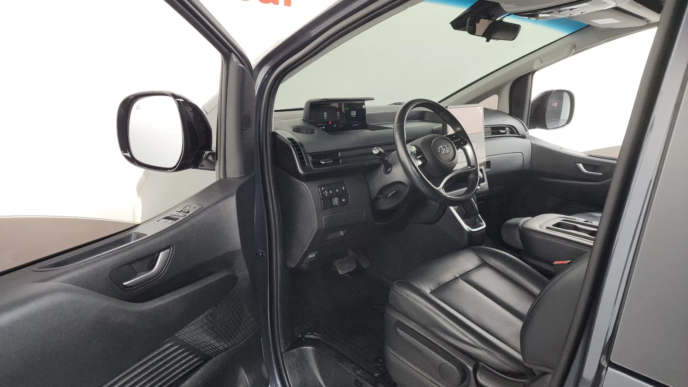 Hyundai Staria Tourer 9-Seater Modern, 2021 г. 91563 км. — фото 10