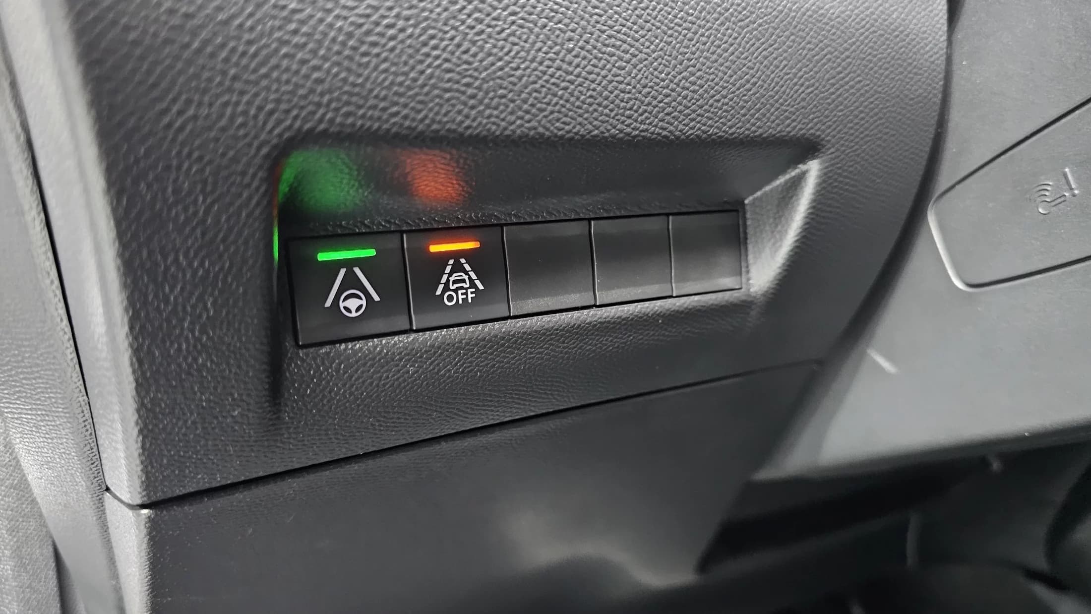 Peugeot 2008 EV GT, электромобиль, 2022 г. 48658 км. — фото 16