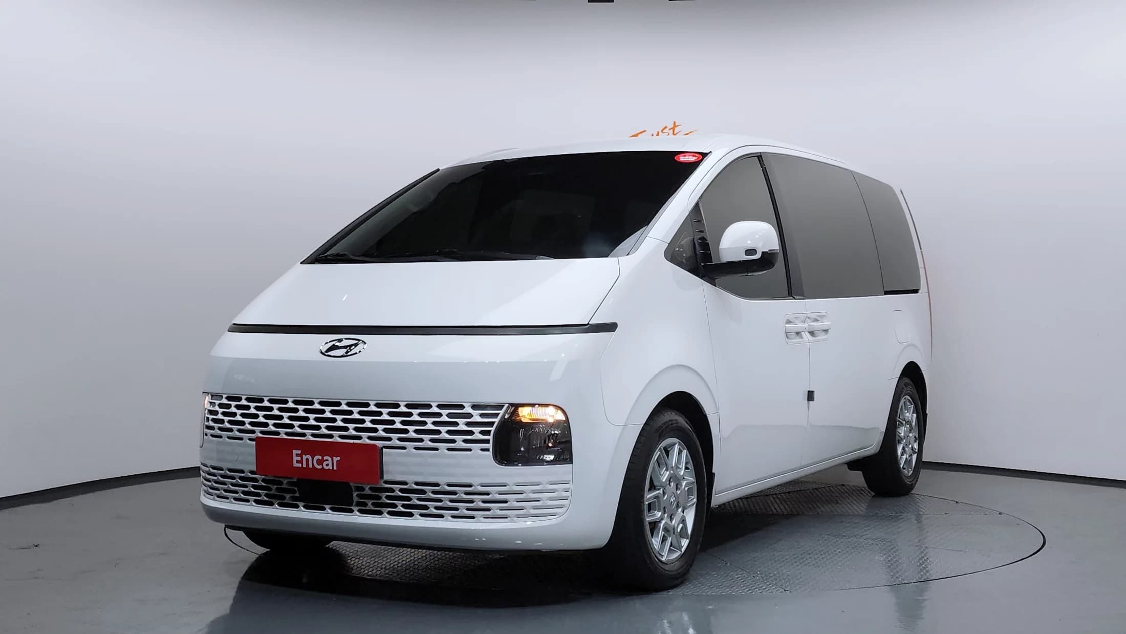 Hyundai Staria 4WD Tourer 9-Seater Modern, 2022 г. 75259 км.