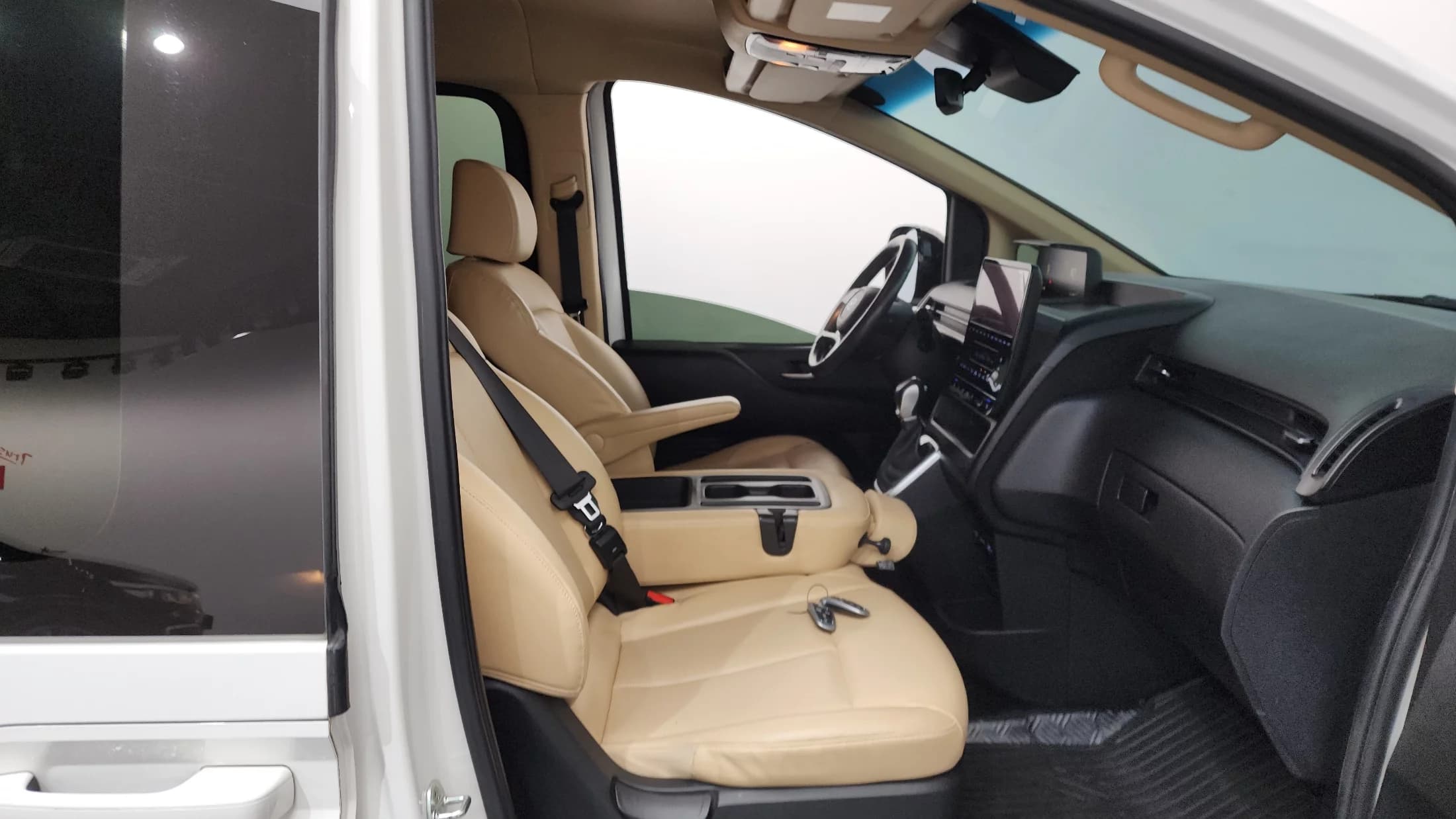 Hyundai Staria 4WD Tourer 9-Seater Modern, 2022 г. 75259 км. — фото 11