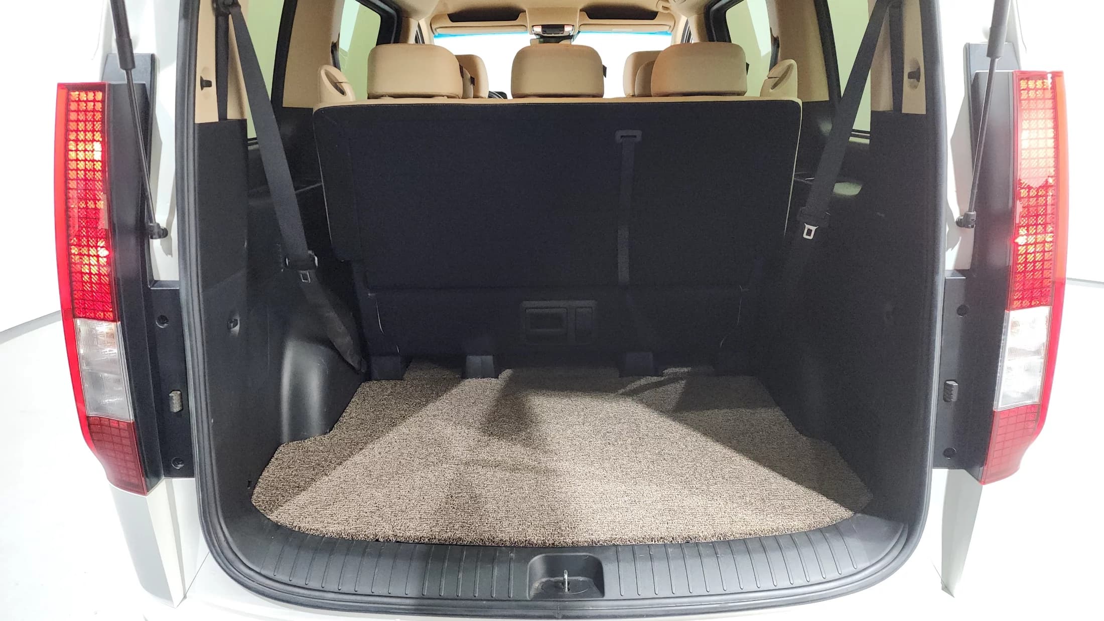Hyundai Staria 4WD Tourer 9-Seater Modern, 2022 г. 75259 км. — фото 20