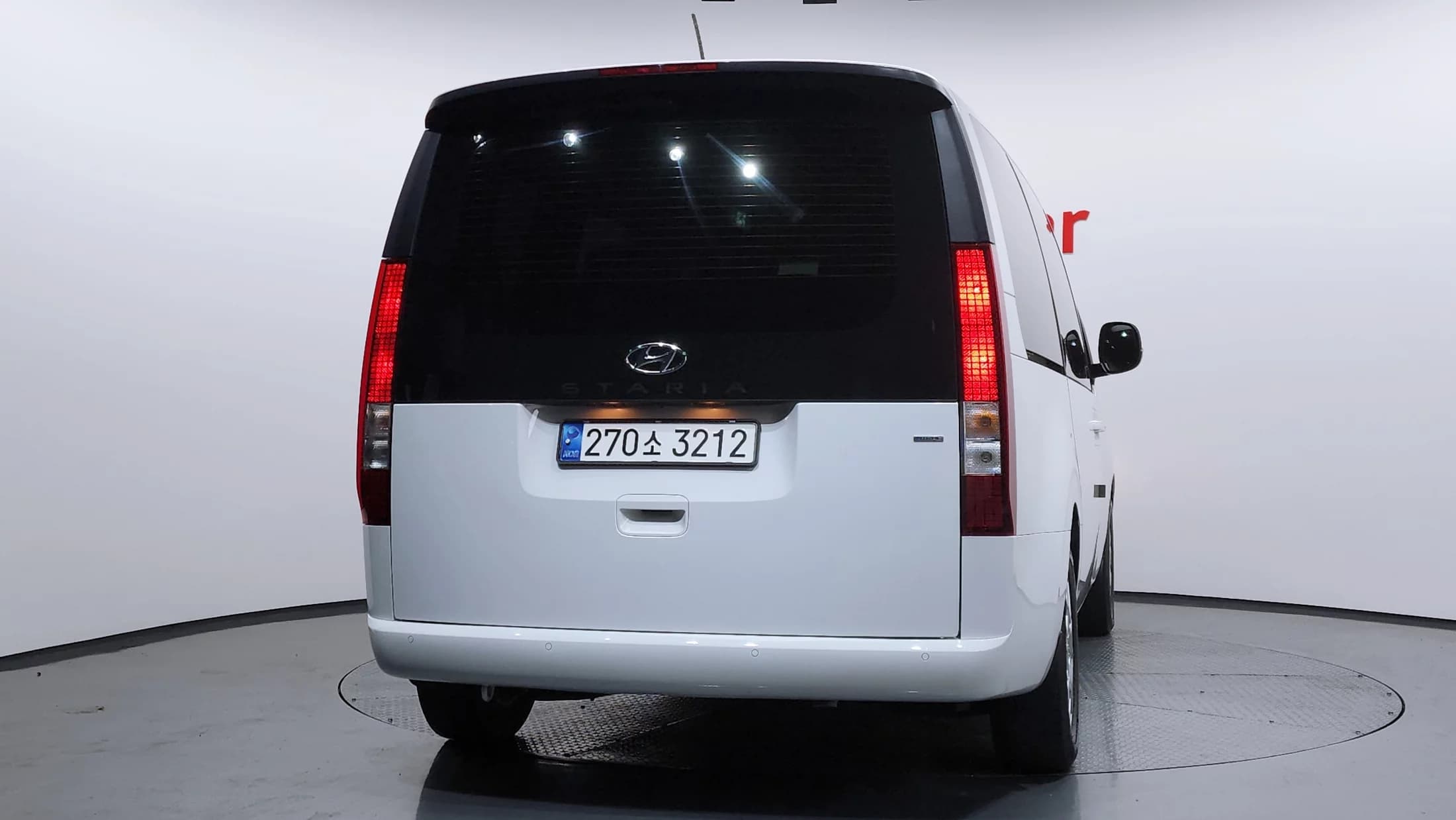 Hyundai Staria 4WD Tourer 9-Seater Modern, 2022 г. 75259 км. — фото 4