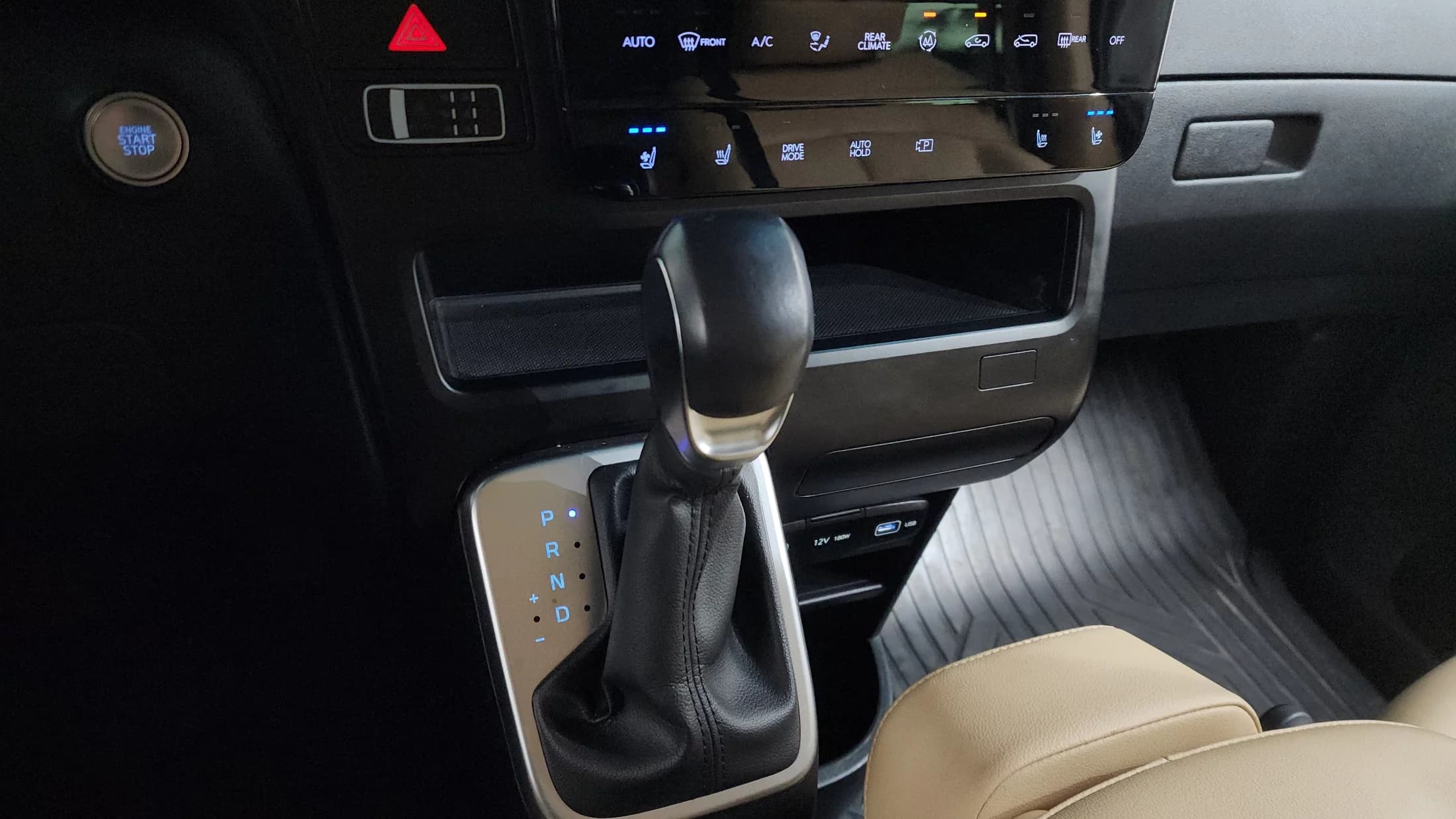 Hyundai Staria 4WD Tourer 9-Seater Modern, 2022 г. 75259 км. — фото 9