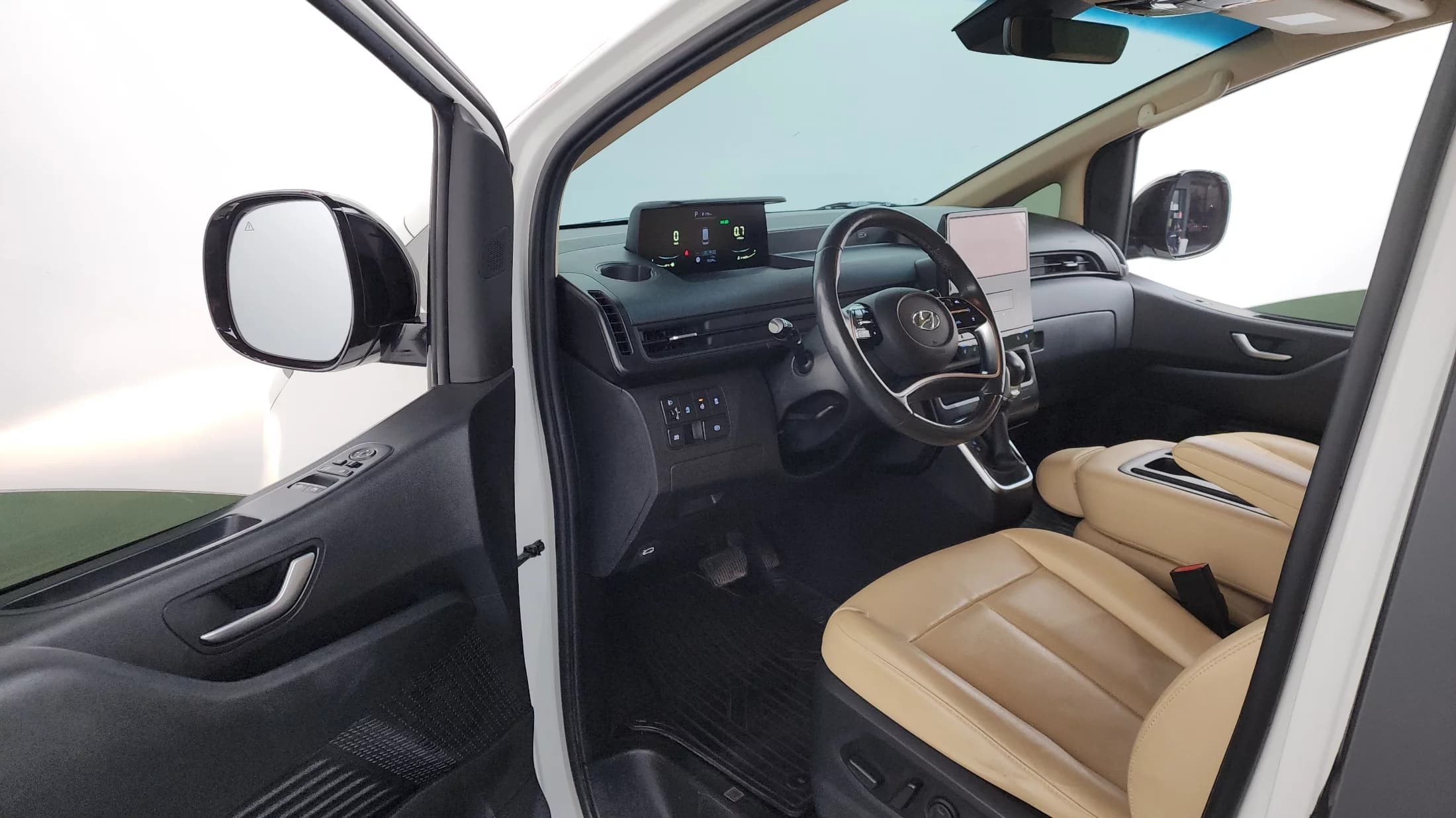 Hyundai Staria 4WD Tourer 9-Seater Modern, 2022 г. 75259 км. — фото 10