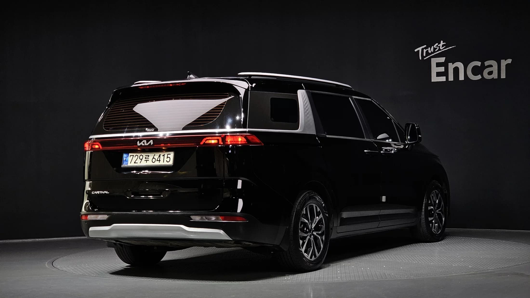 Kia Carnival 11-Seater Prestige, 2022 г. 77295 км. — фото 2