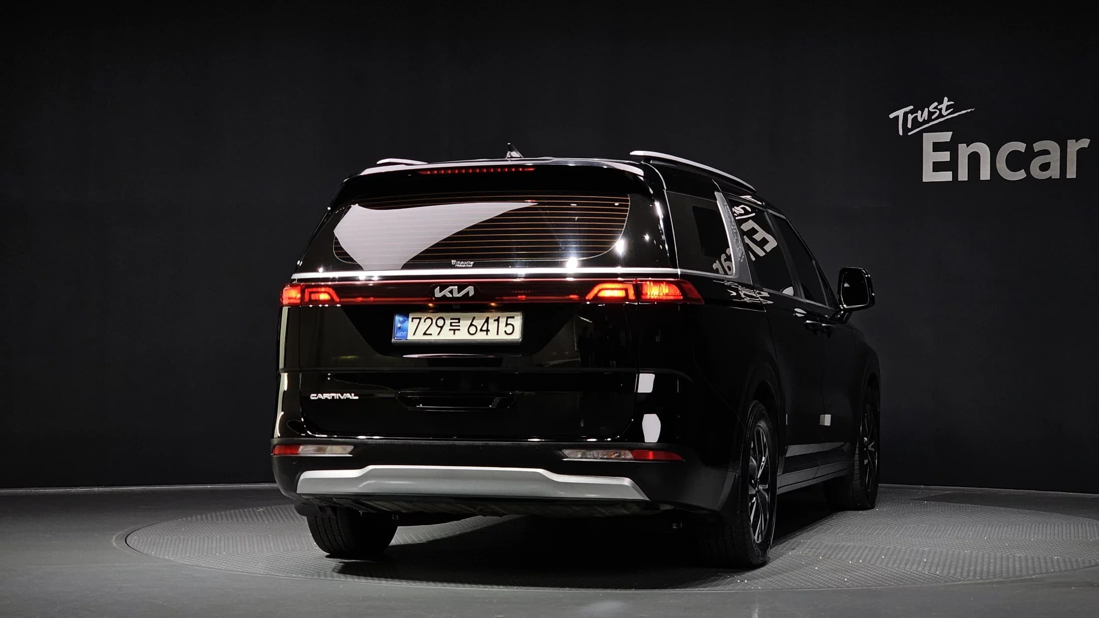 Kia Carnival 11-Seater Prestige, 2022 г. 77295 км. — фото 4
