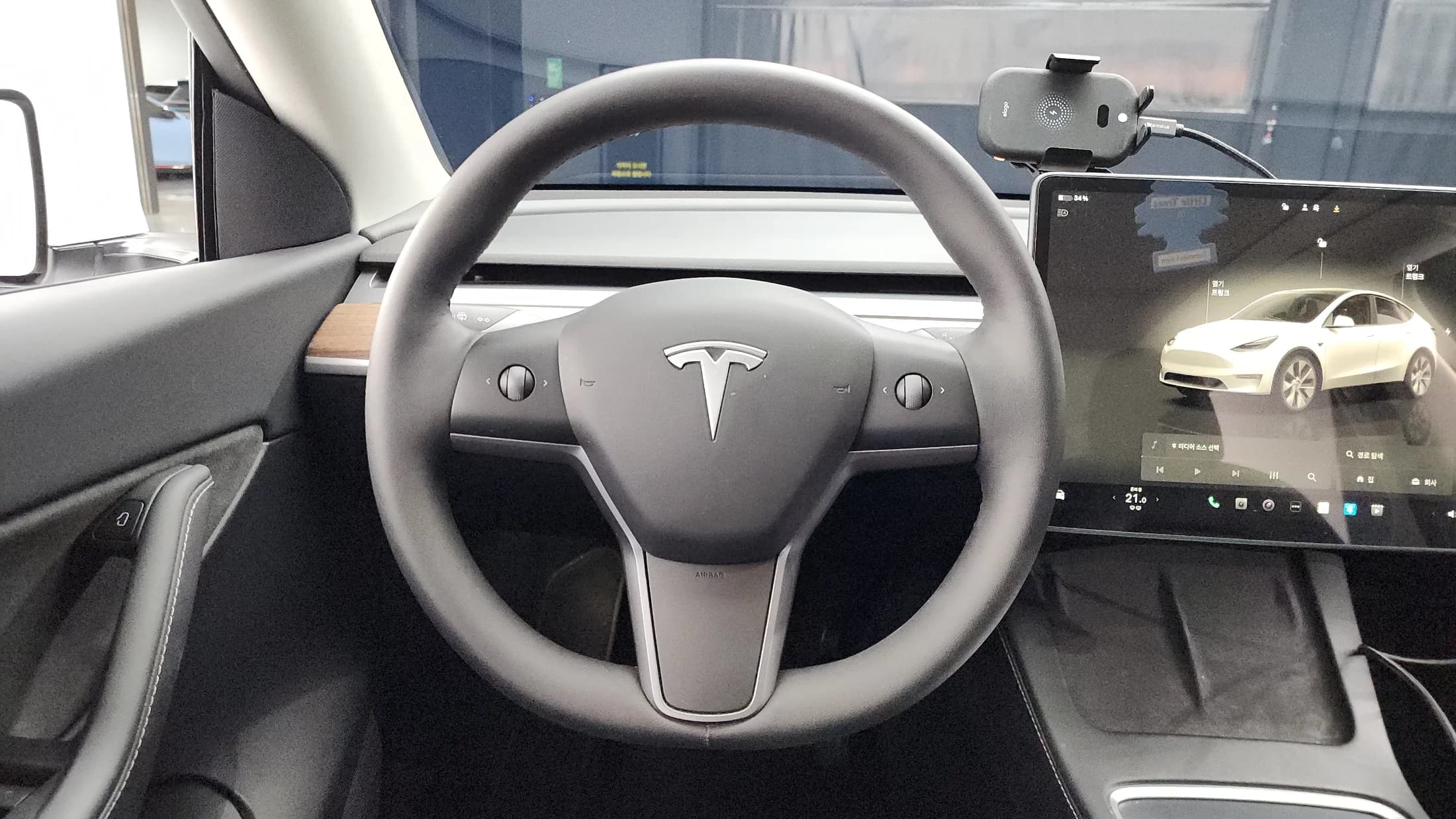 Tesla Model Y Long Range, электромобиль, 2022 г. 14745 км. — фото 13