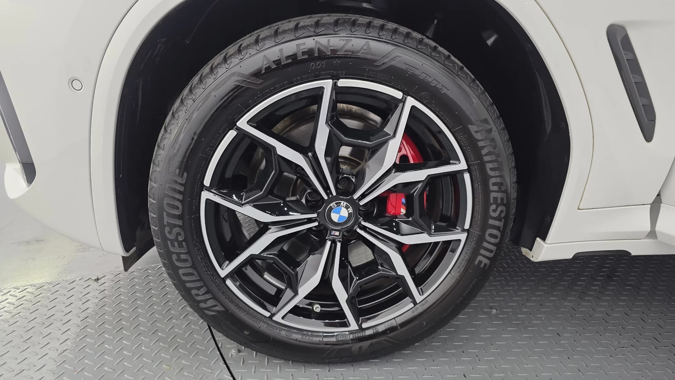 BMW X4 xDrive20i M Sports Pro, 2023 г. 30674 км. — фото 5