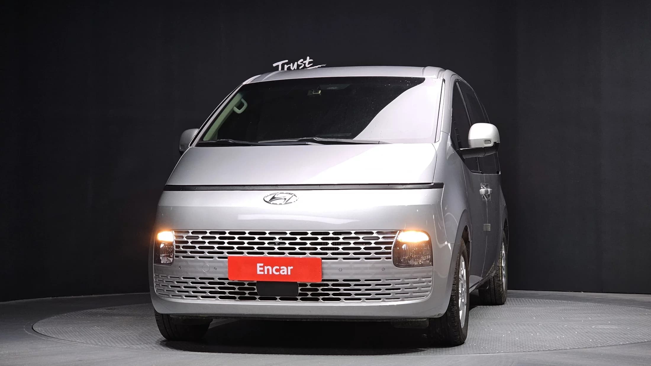Hyundai Staria Tourer 9-Seater Modern, 2023 г. 143523 км. — фото 3