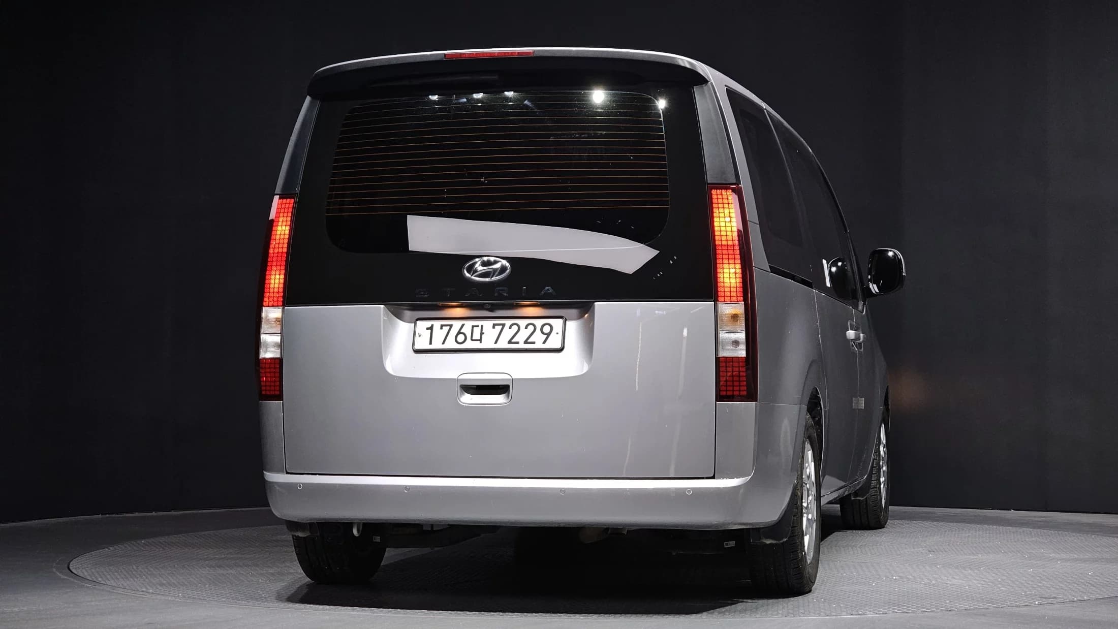 Hyundai Staria Tourer 9-Seater Modern, 2023 г. 143523 км. — фото 4