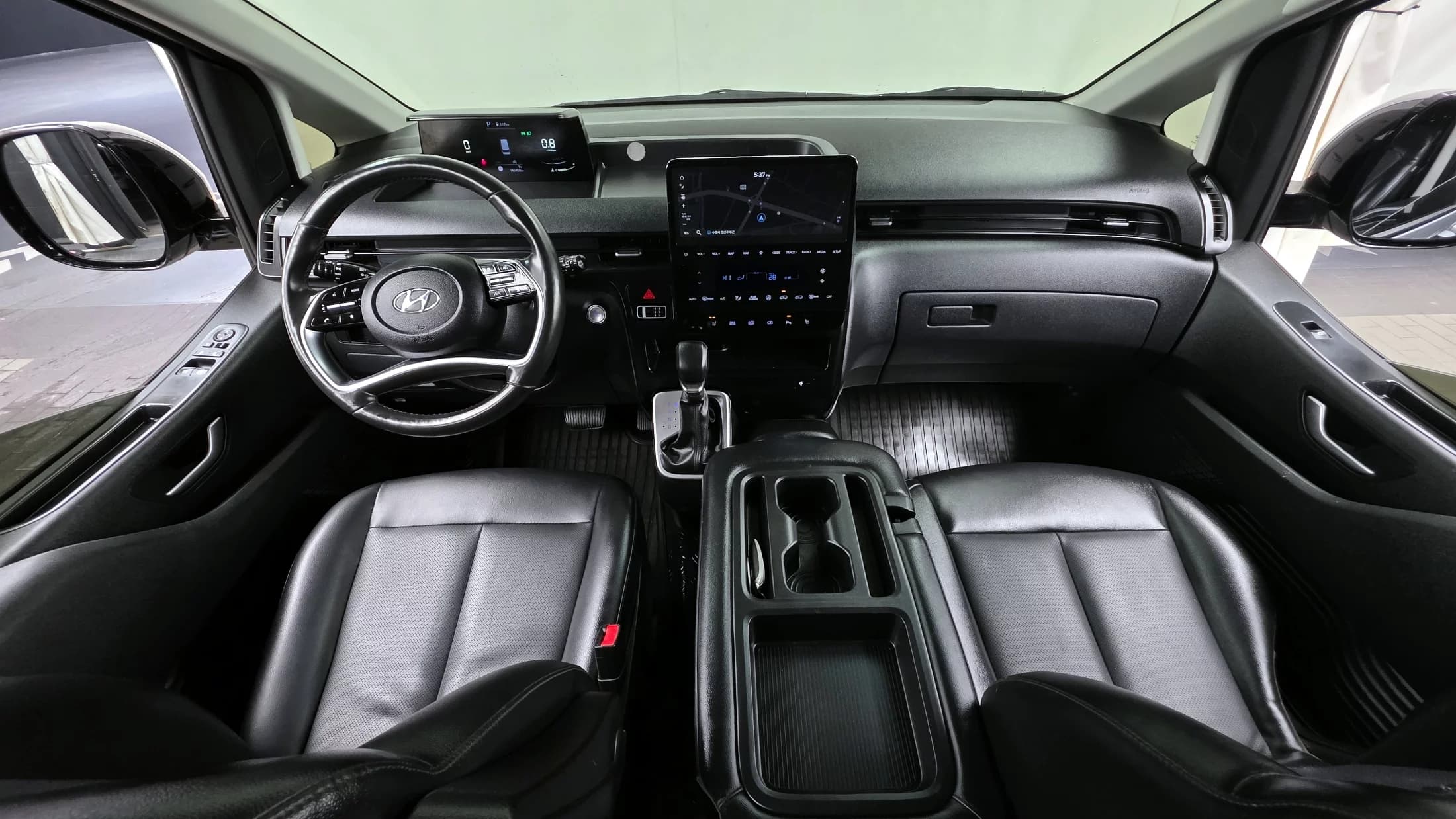 Hyundai Staria Tourer 9-Seater Modern, 2023 г. 143523 км. — фото 7