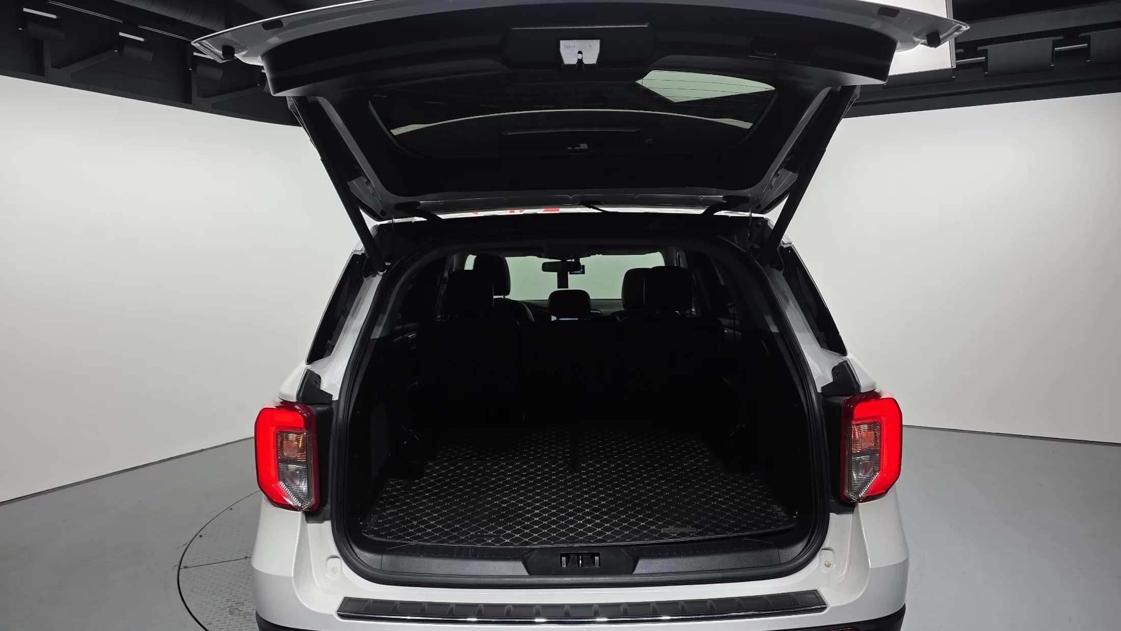 Ford EXPLORER 2.3 LimIted 4WD, 2022 г. 60741 км. — фото 20