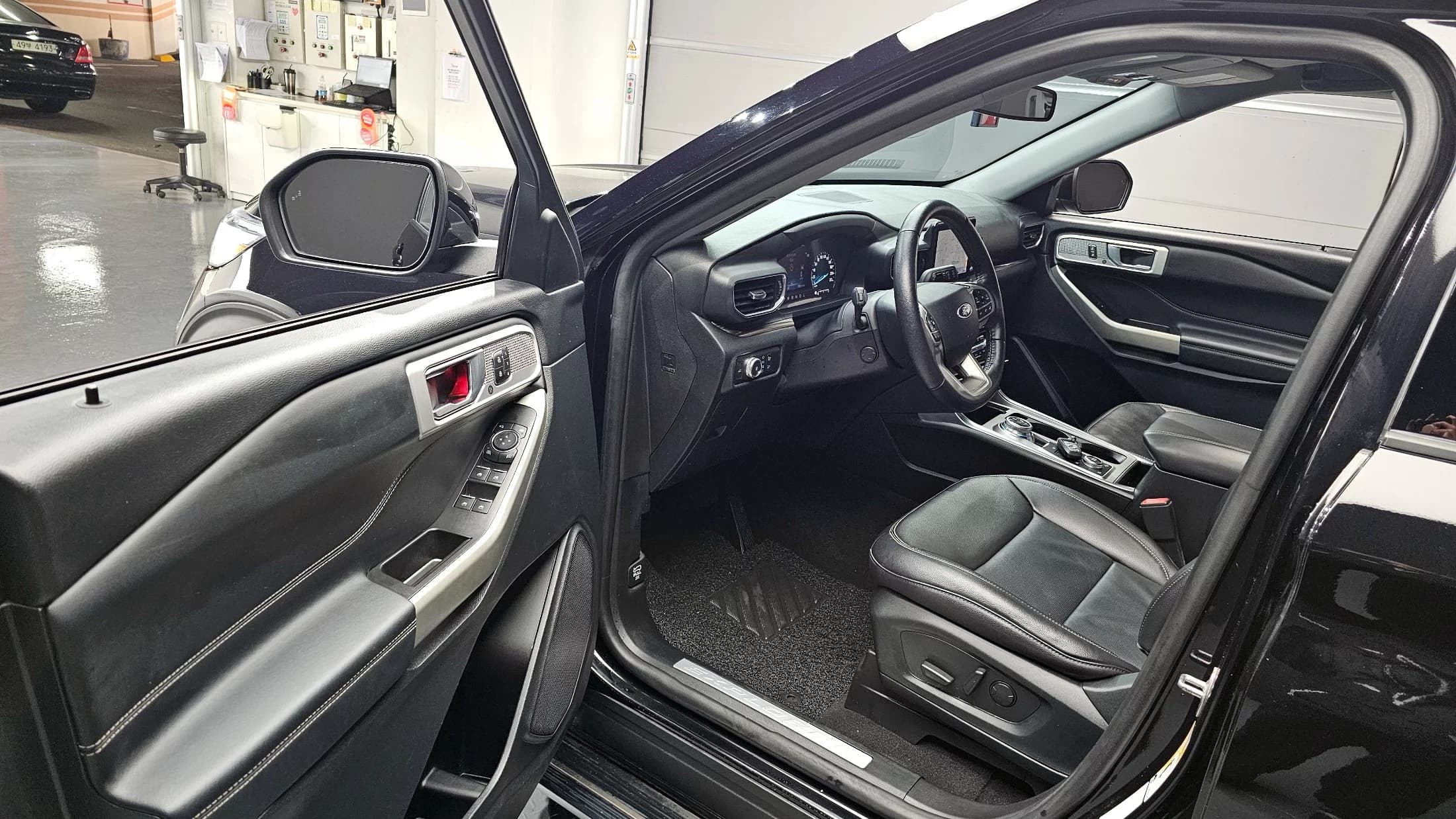 Ford EXPLORER 2.3 LimIted 4WD, 2021 г. 73119 км. — фото 10
