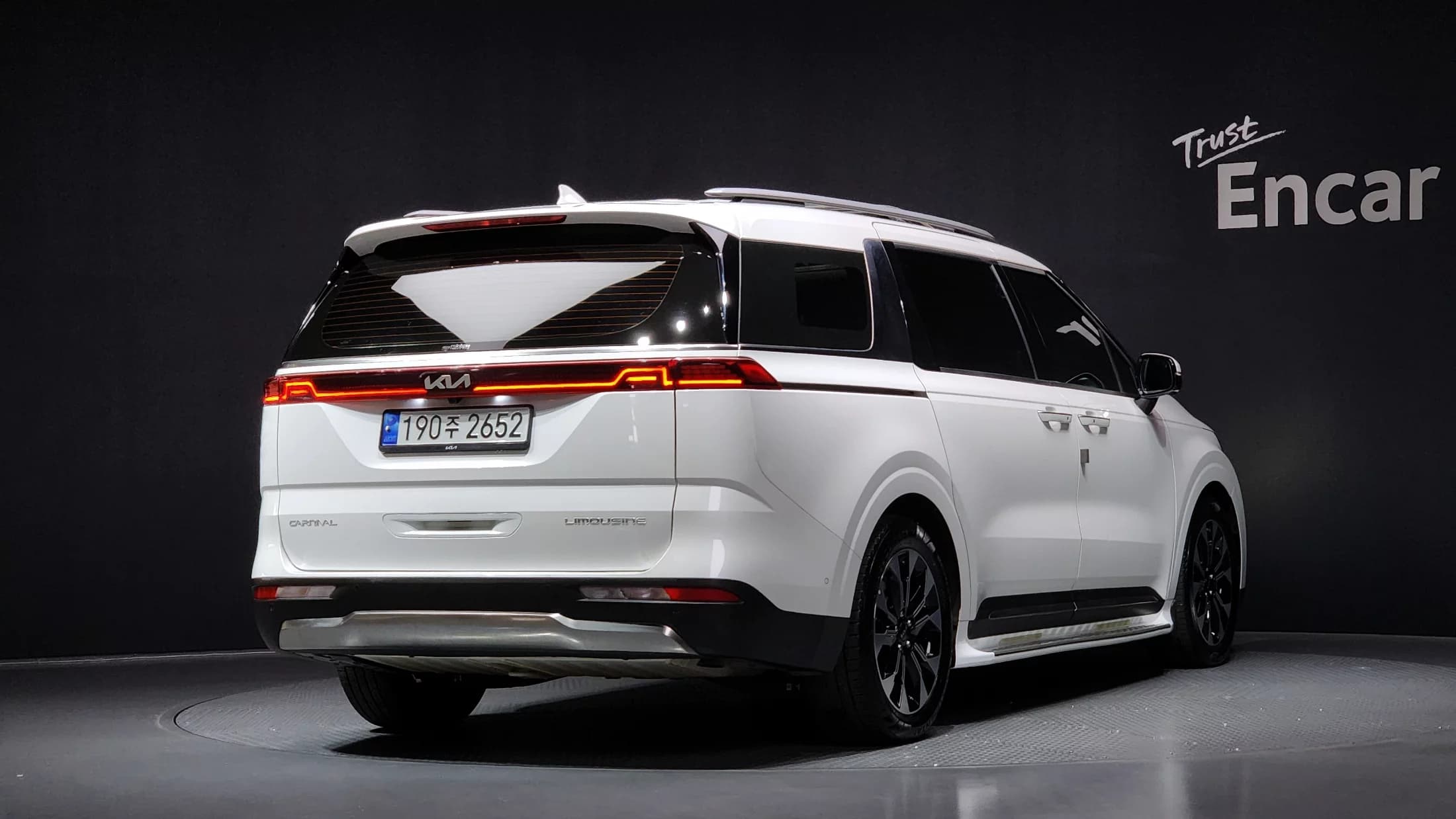 Kia Carnival 7-Seater Signature, 2022 г. 47172 км. — фото 2