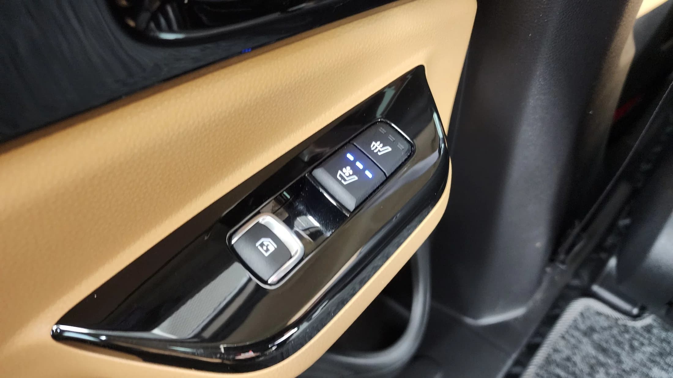 Kia Carnival 7-Seater Signature, 2022 г. 47172 км. — фото 19