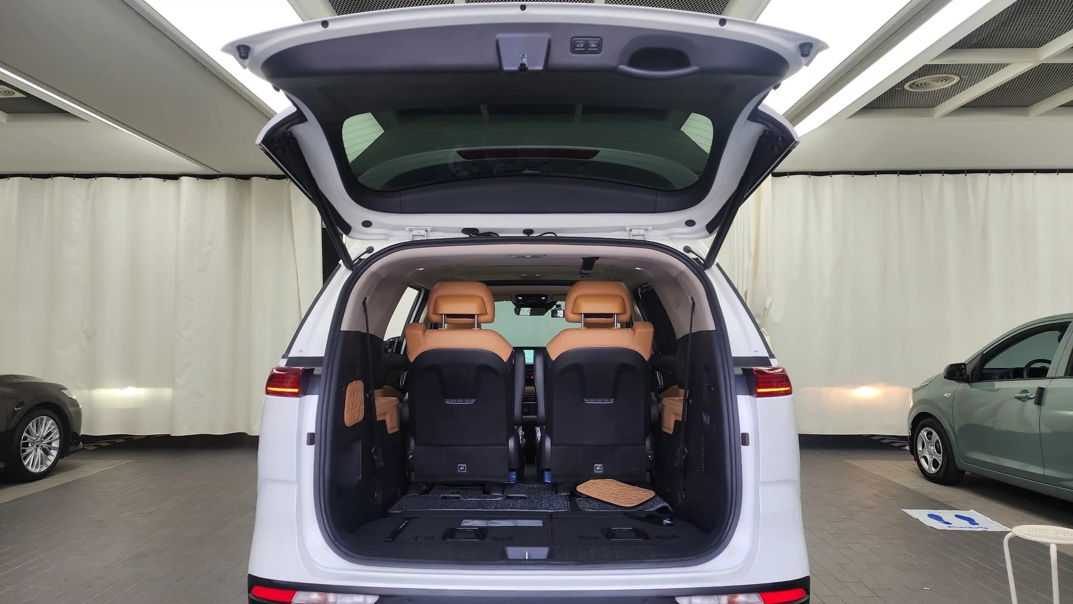 Kia Carnival 7-Seater Signature, 2022 г. 47172 км. — фото 20