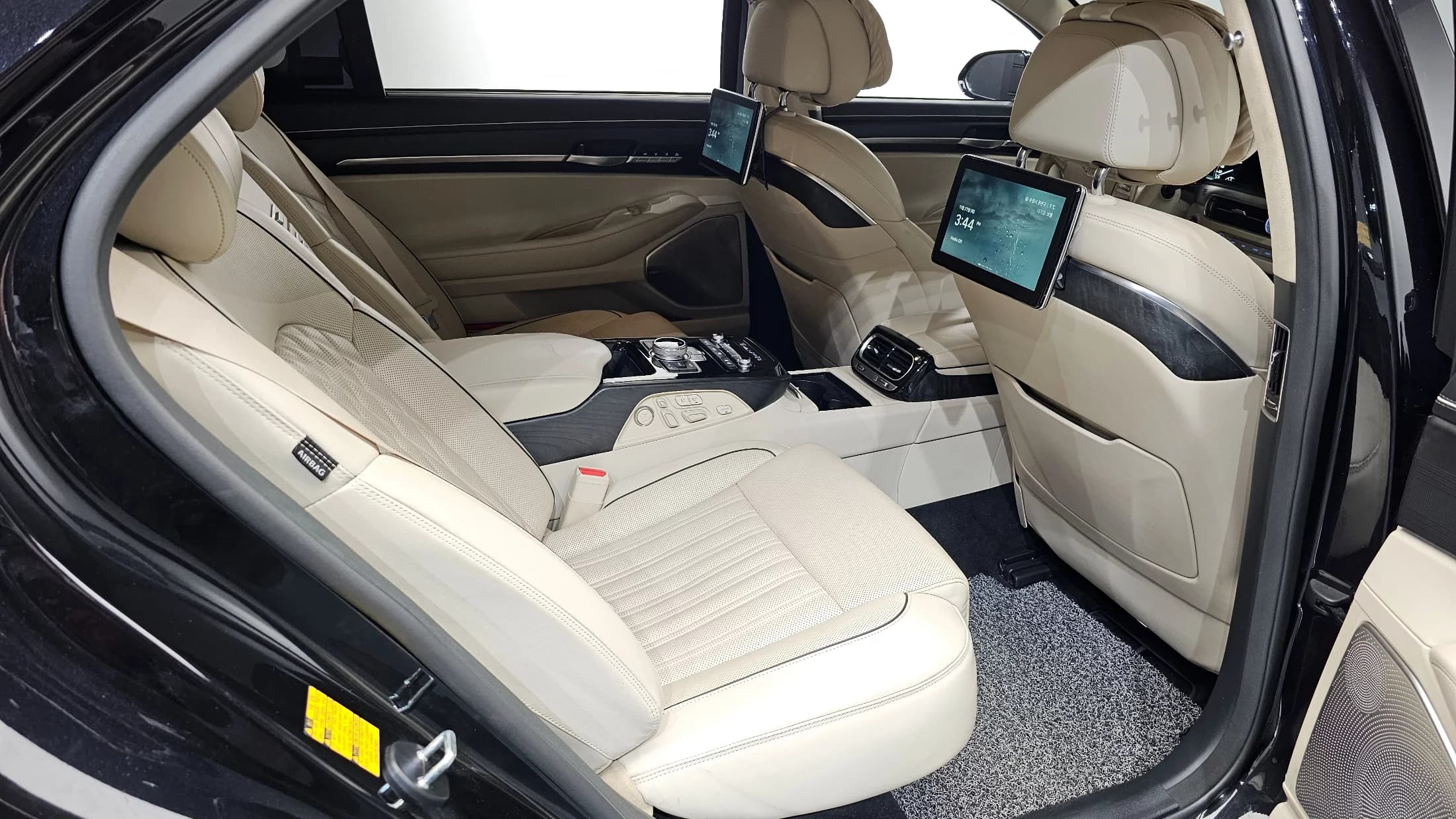 Genesis G90 5.0 AWD Prestige, 2021 г. 144764 км. — фото 12