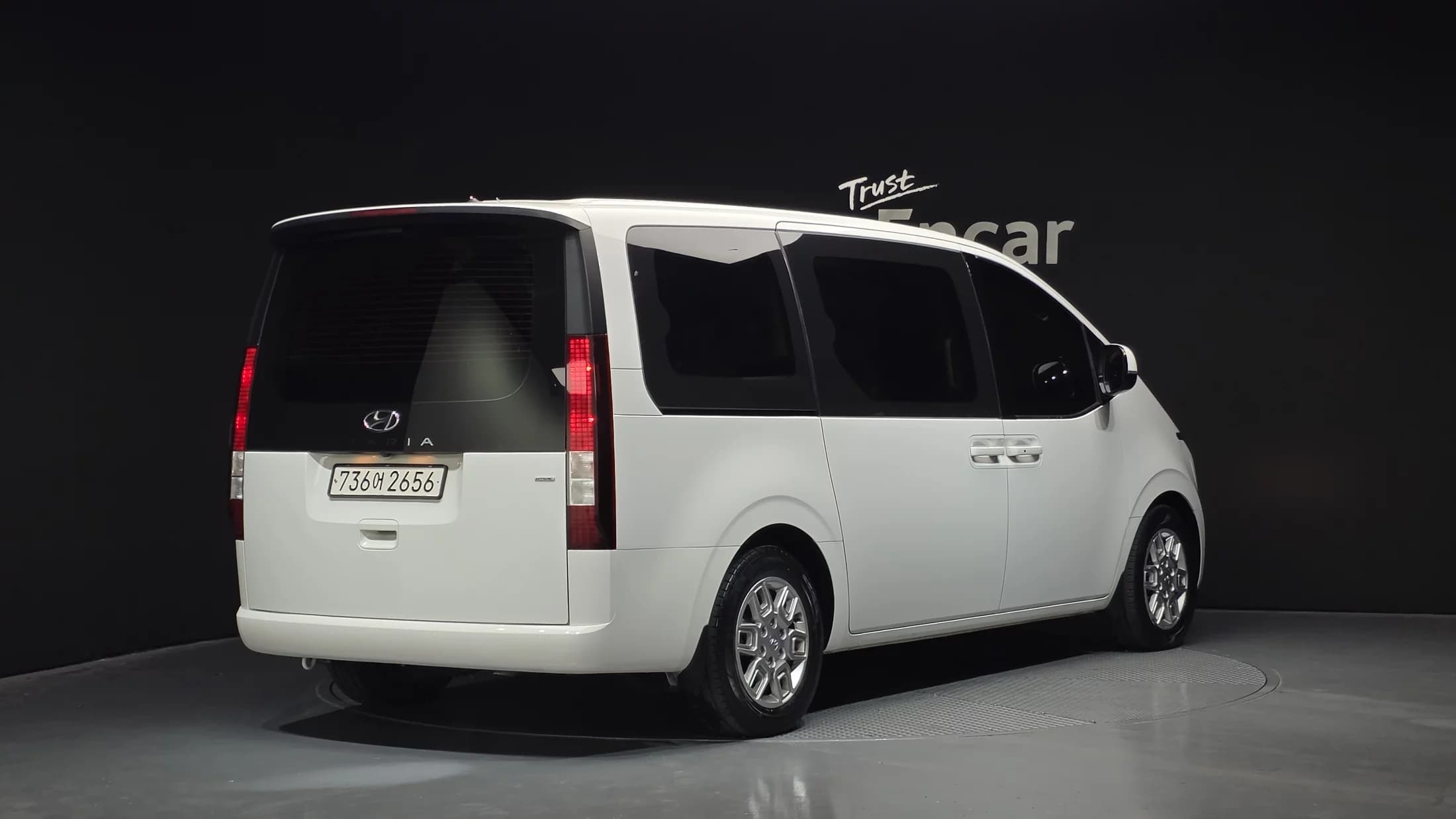 Hyundai Staria 4WD Tourer 11-Seater Modern, 2022 г. 71675 км. — фото 2