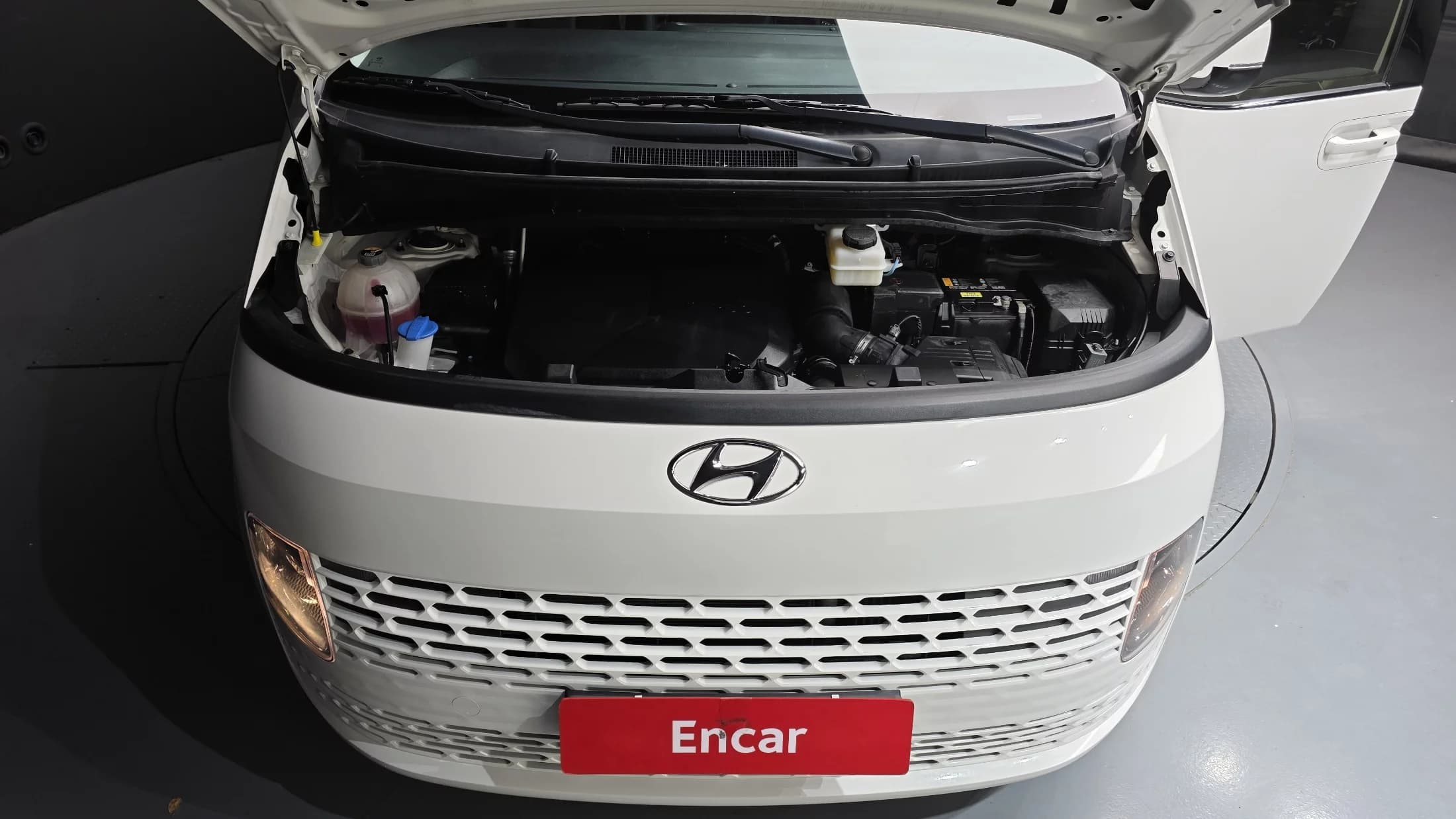 Hyundai Staria 4WD Tourer 11-Seater Modern, 2022 г. 71675 км. — фото 6