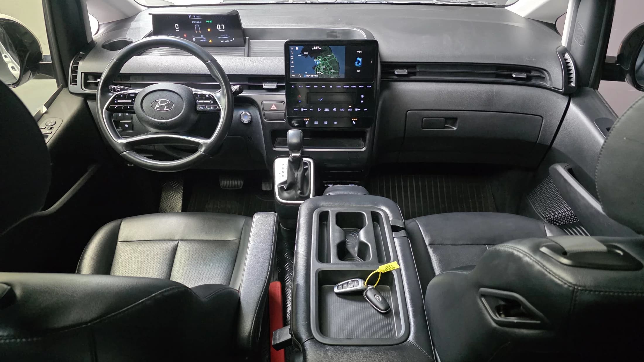 Hyundai Staria 4WD Tourer 11-Seater Modern, 2022 г. 71675 км. — фото 7